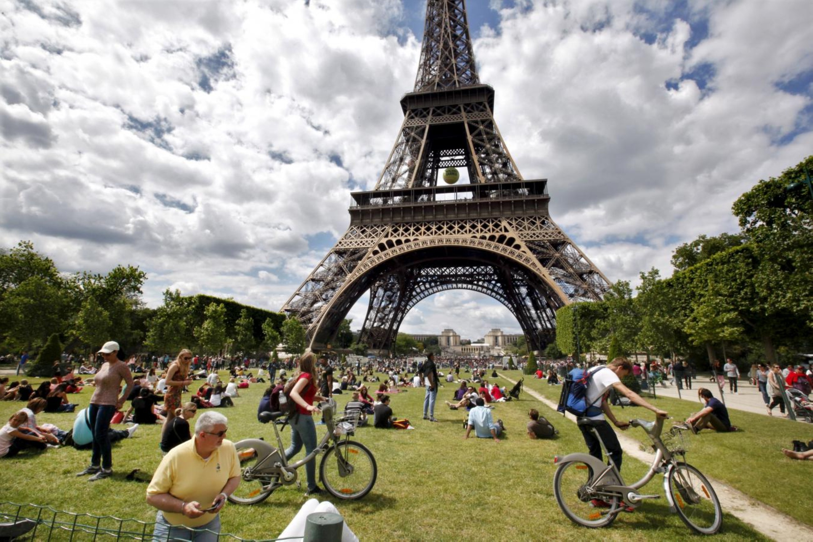 France announces plan to boost tourism revenues to $117.47 billion