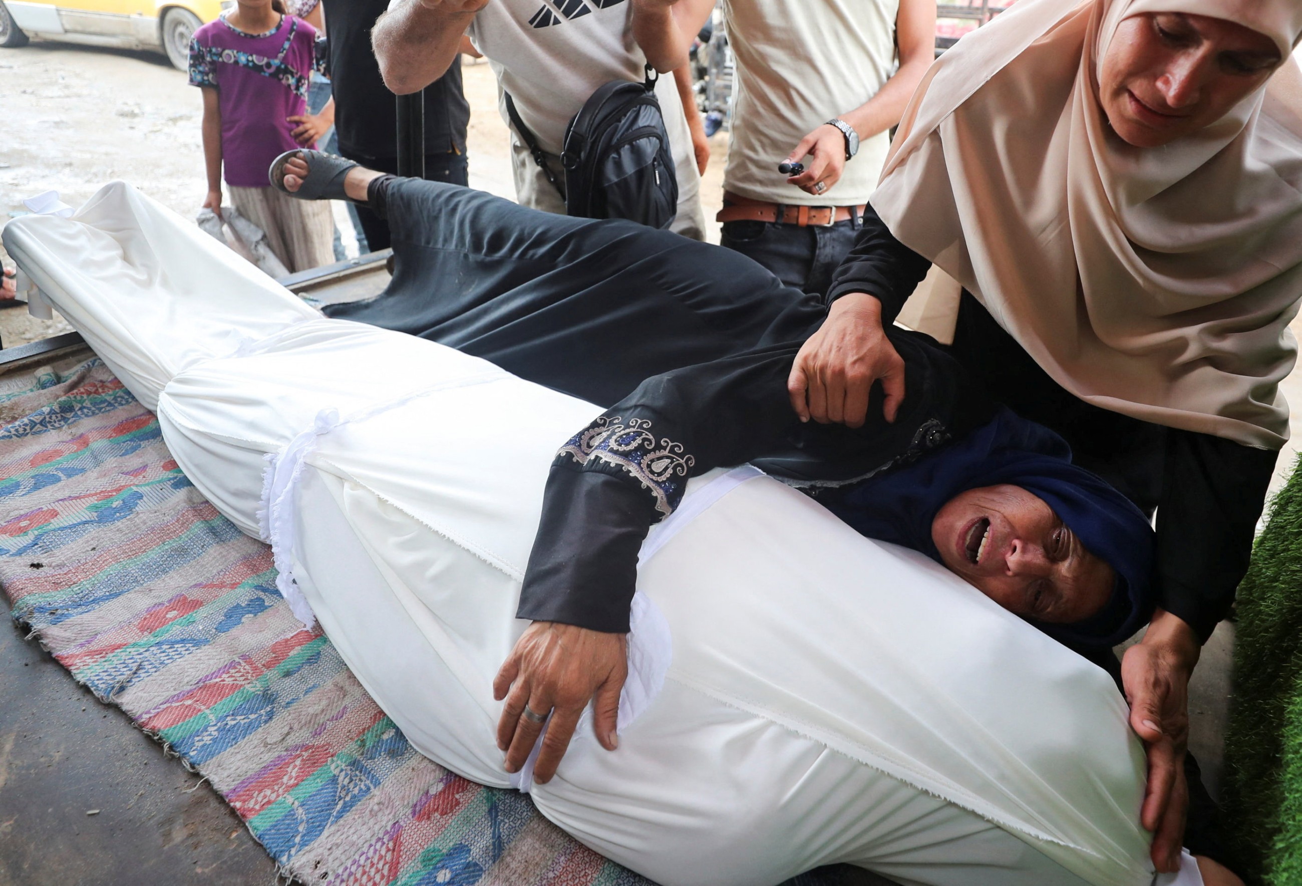 Israeli gunfire and strikes kill 25 more aid seekers in Gaza