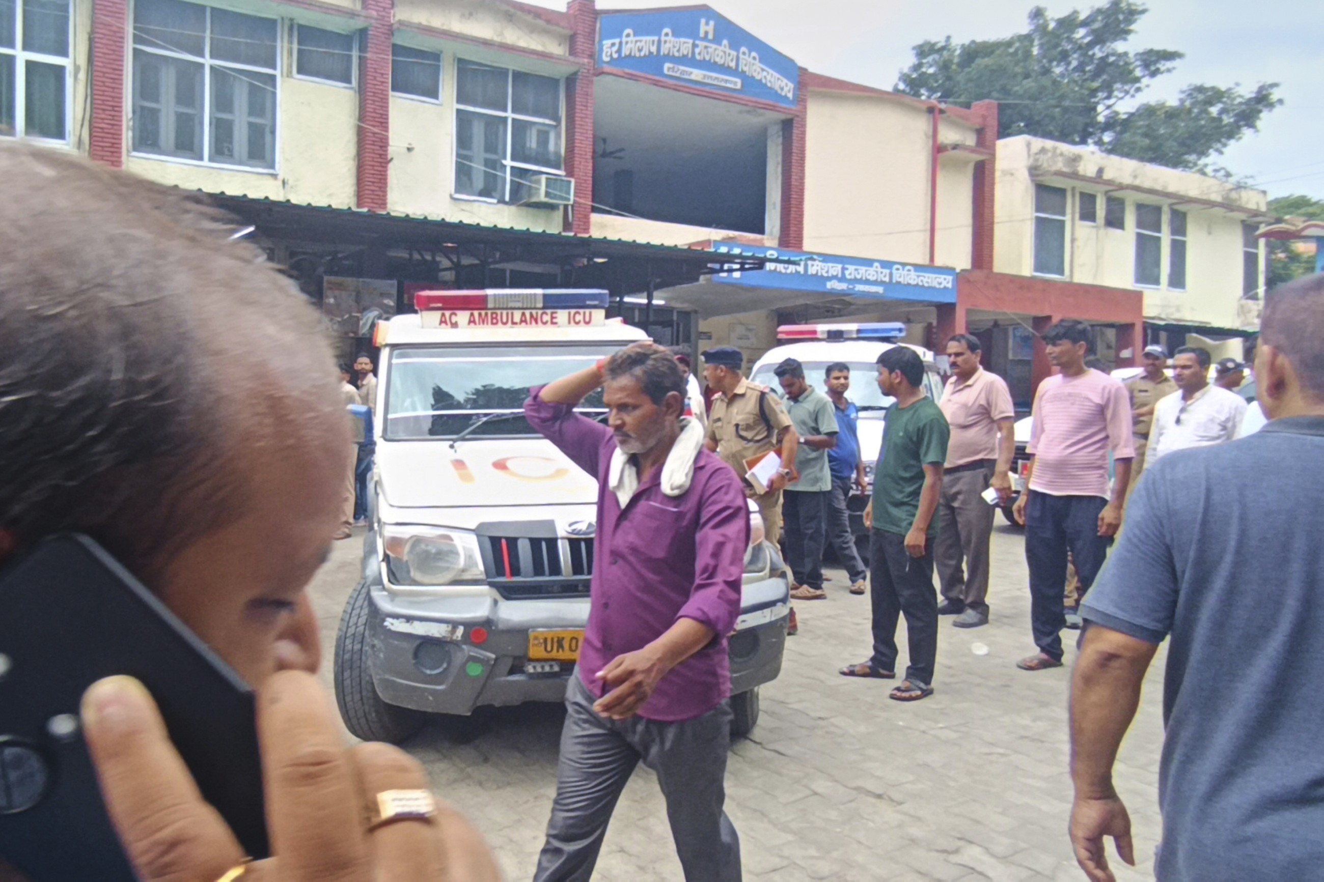 Crowd surge at Hindu temple in India leaves 6 dead
