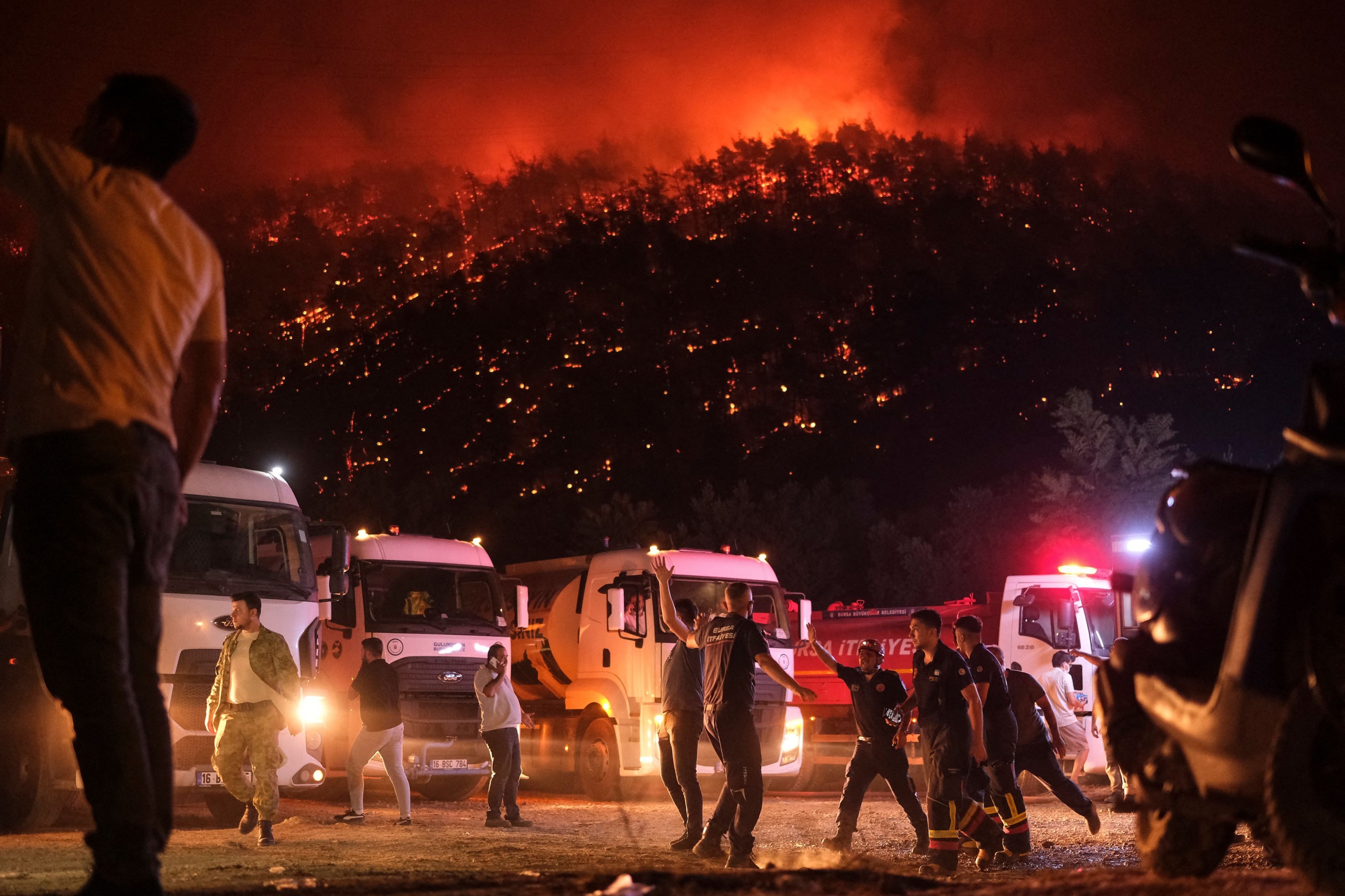 Wildfires threaten Turkey's fourth-largest city as locals evacuate