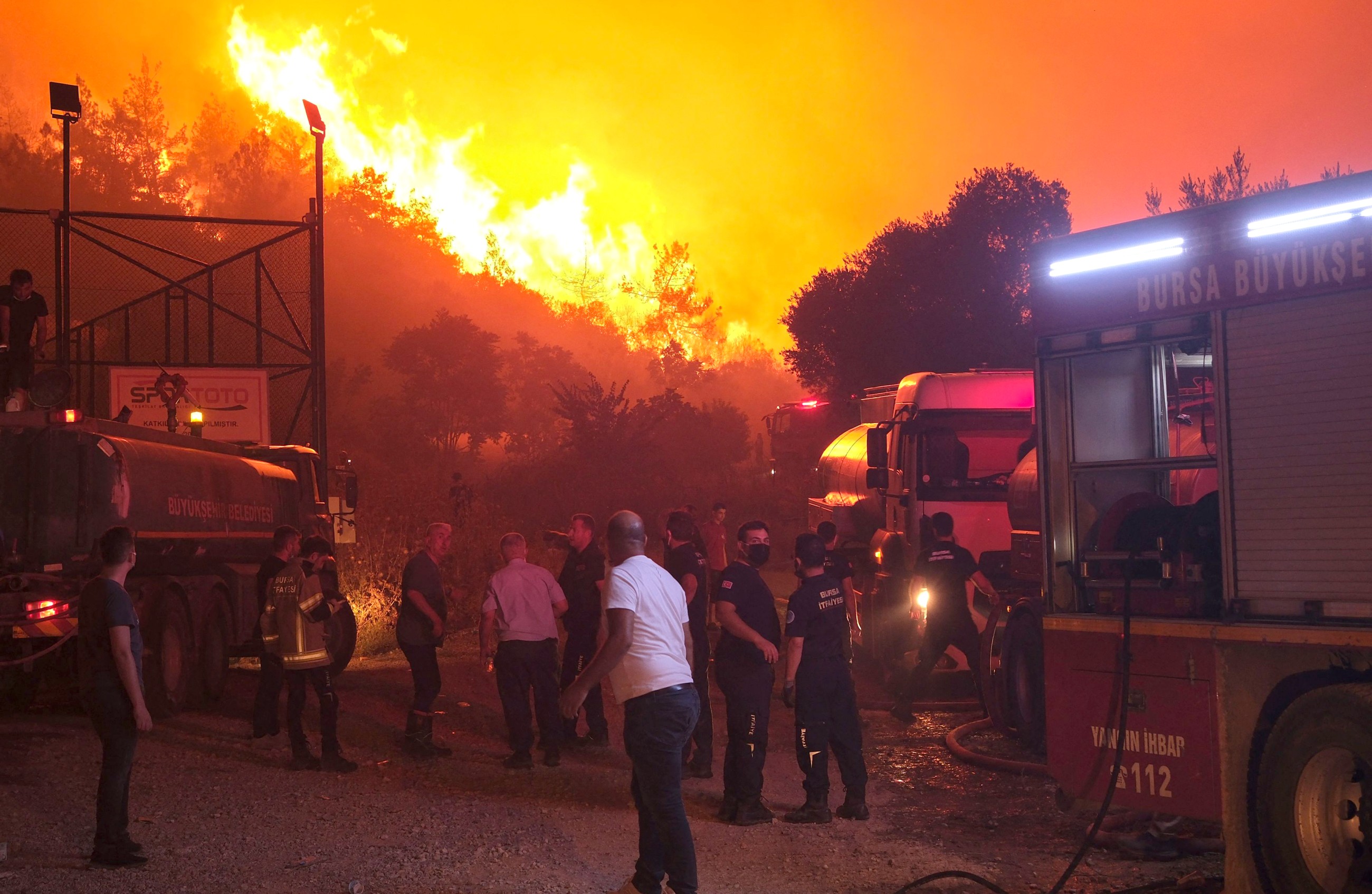 Wildfires threaten Turkey's fourth-largest city as locals evacuate