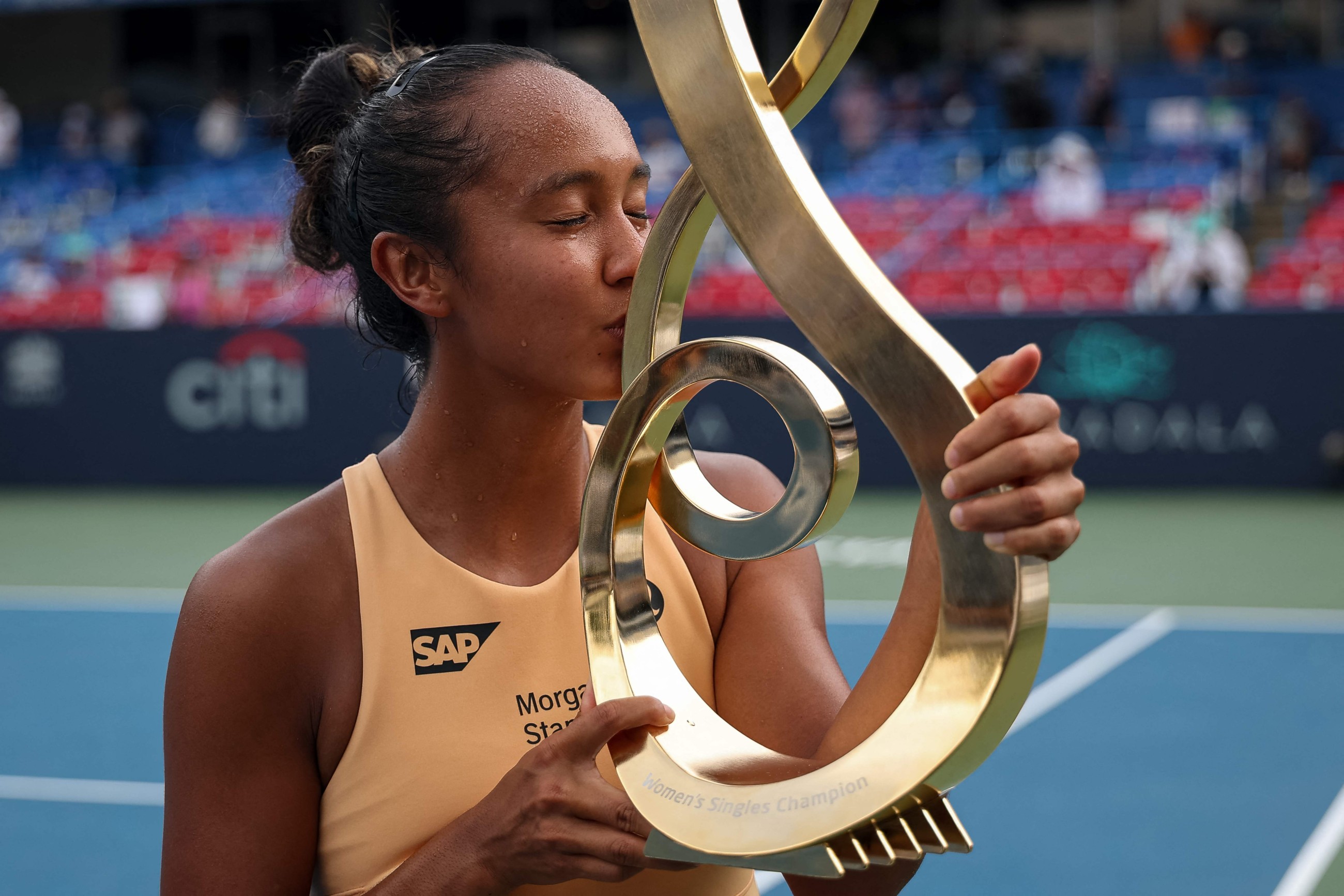 Fernandez dominates Kalinskaya to win DC Open