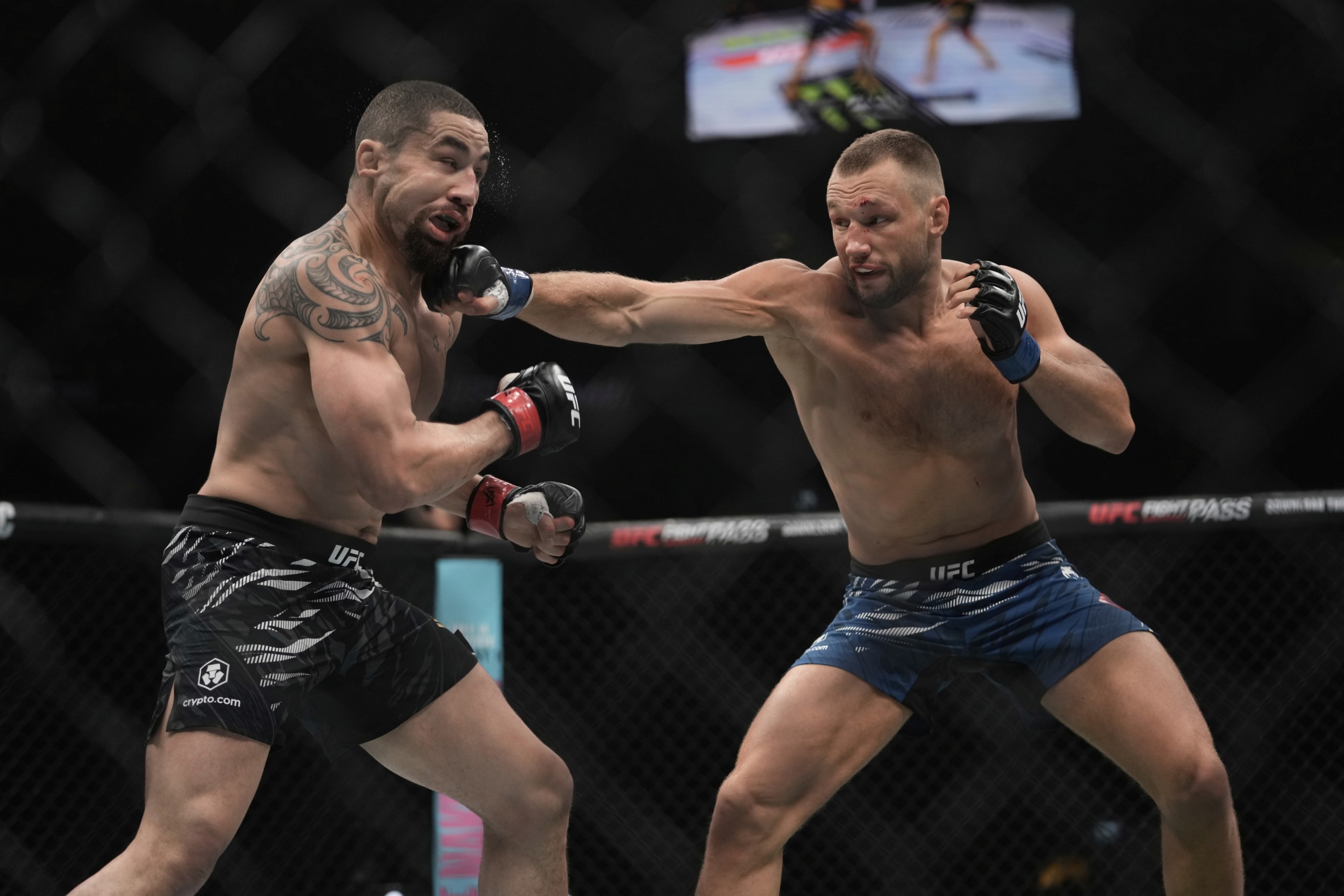 De Ridder defeats Whittaker by split decision in Abu Dhabi