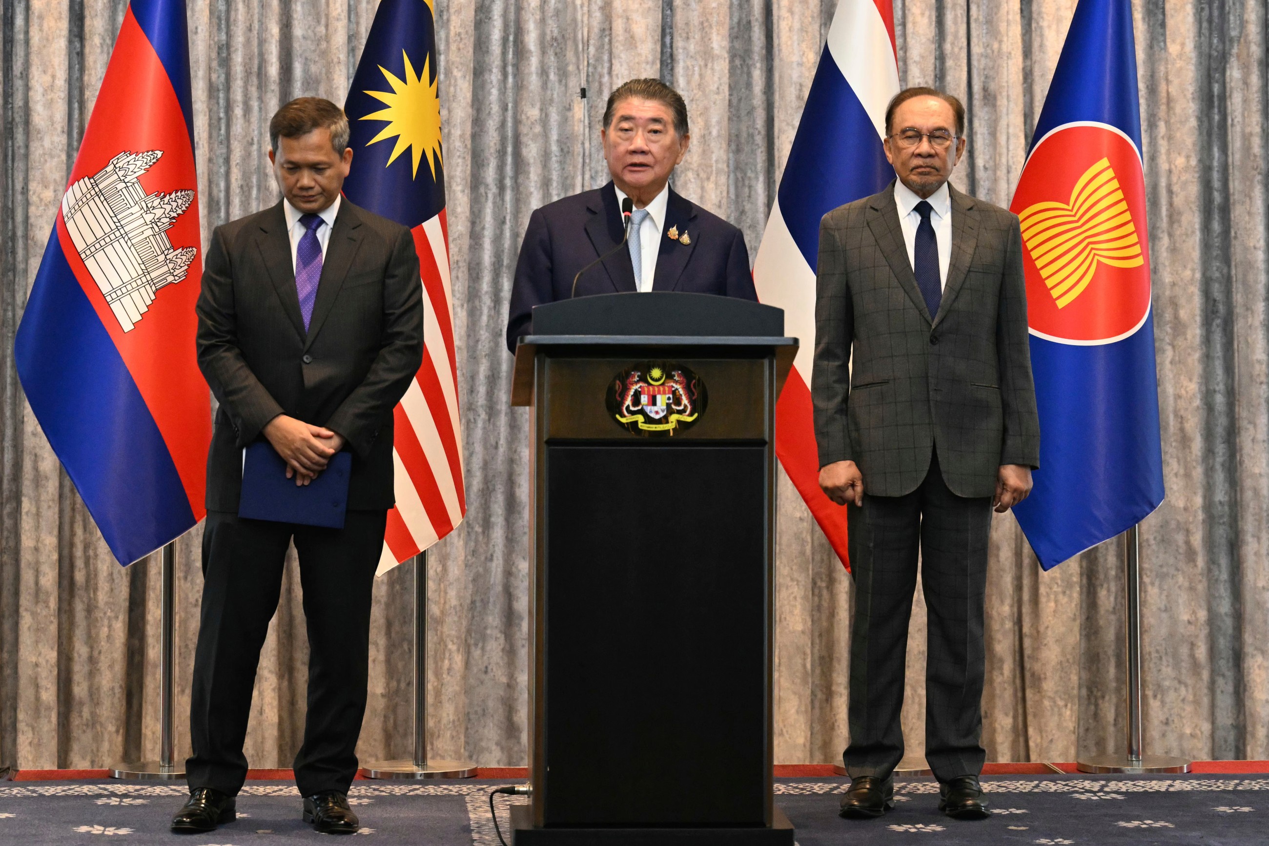 Thai, Cambodian leaders agree to ceasefire after five days of battle