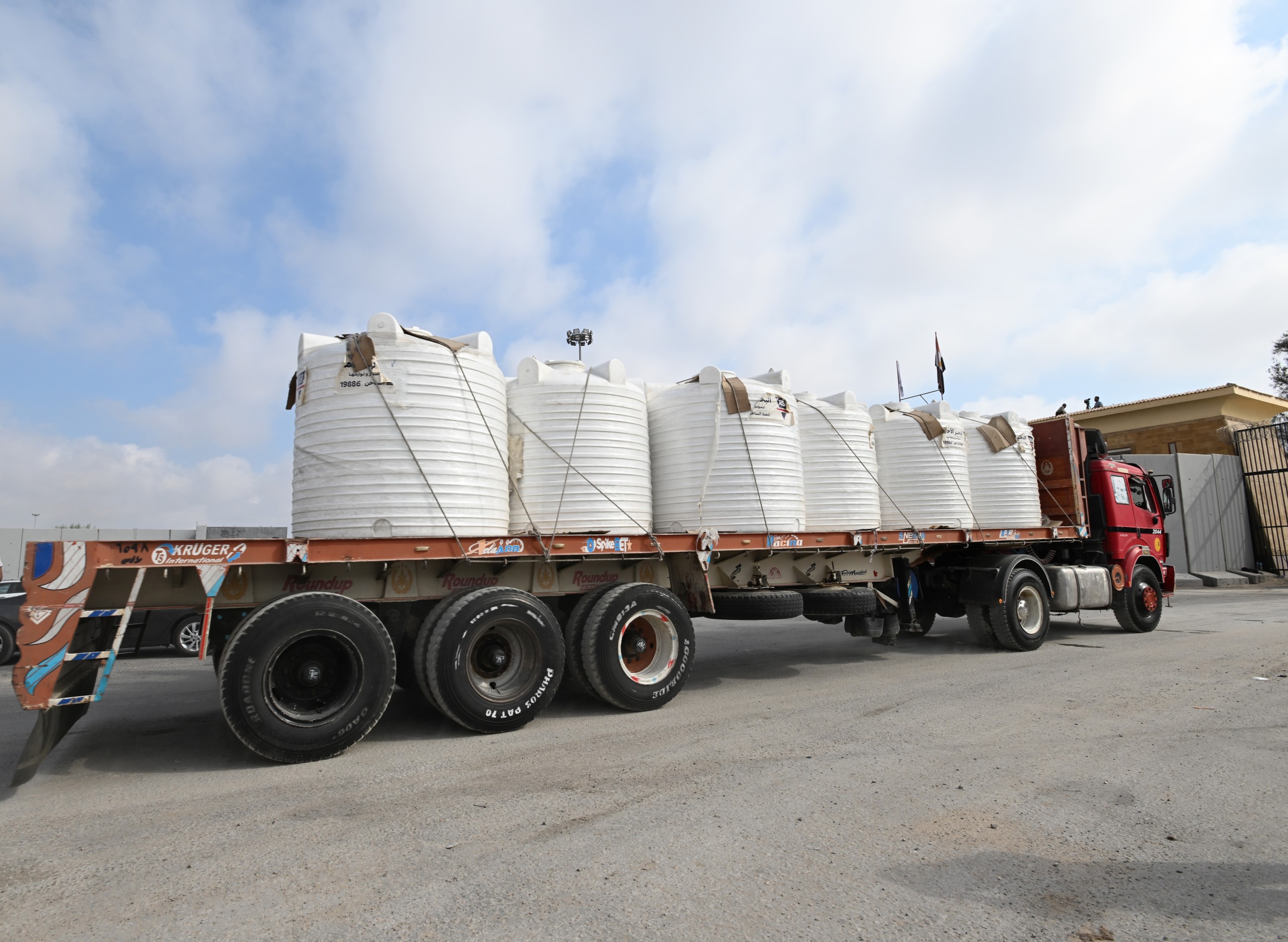 38 Emirati humanitarian aid trucks enter Gaza