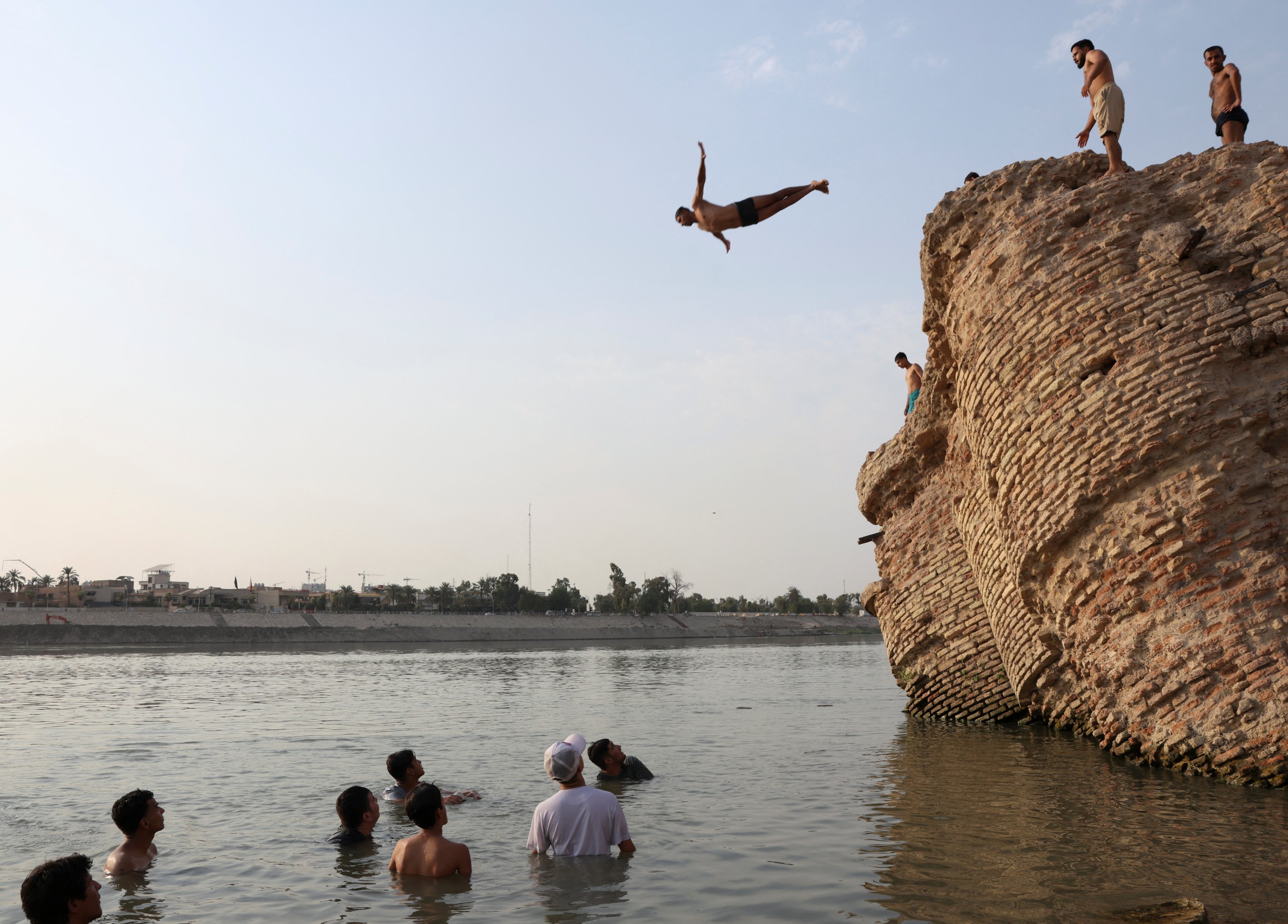 Blazing heat in Iraq as Baghdad, south top 50˚C