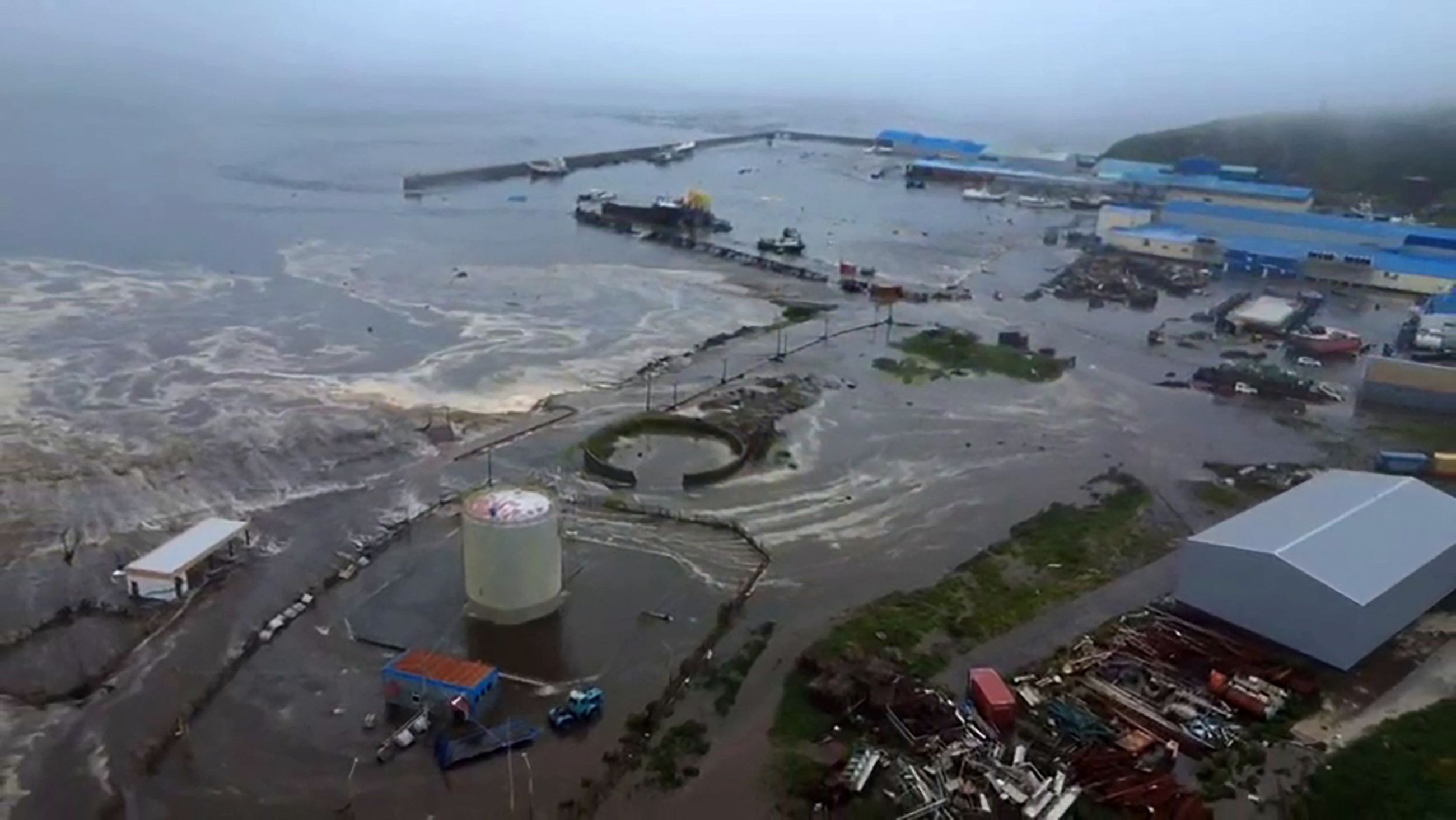 Powerful quake in Russia causes tsunami; Japan orders evacuations