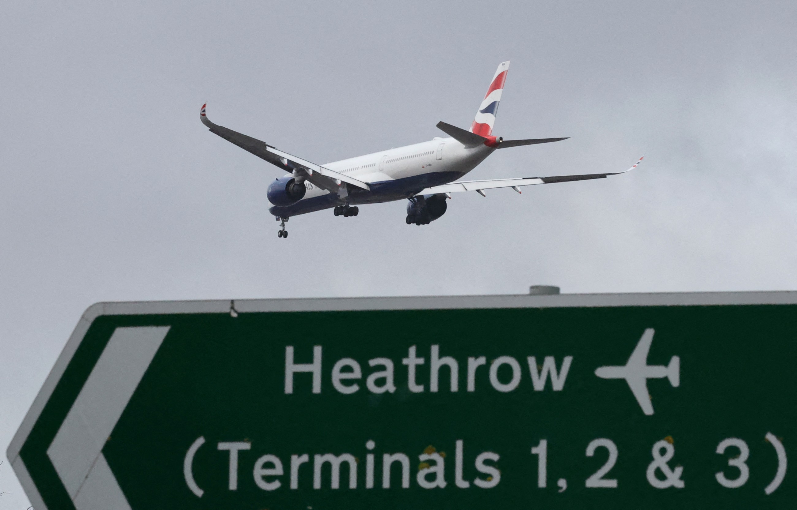 UK airports disrupted by air traffic control issue