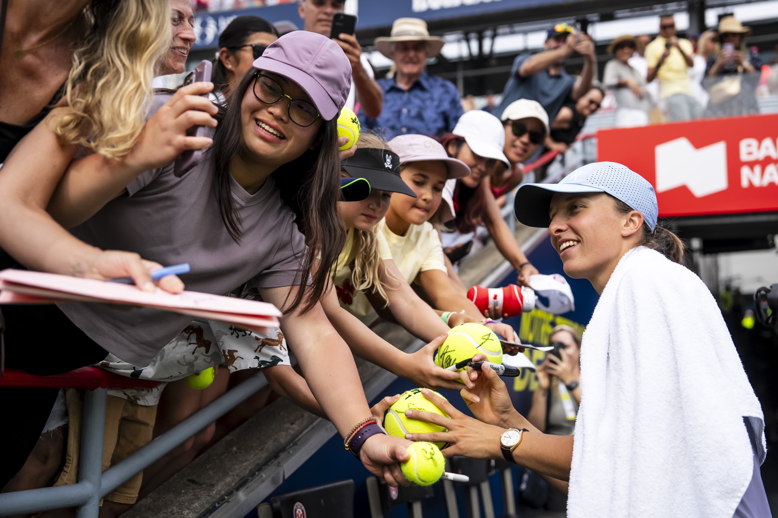 Swiatek cruises, Osaka battles; Bouchard bids adieu to tennis