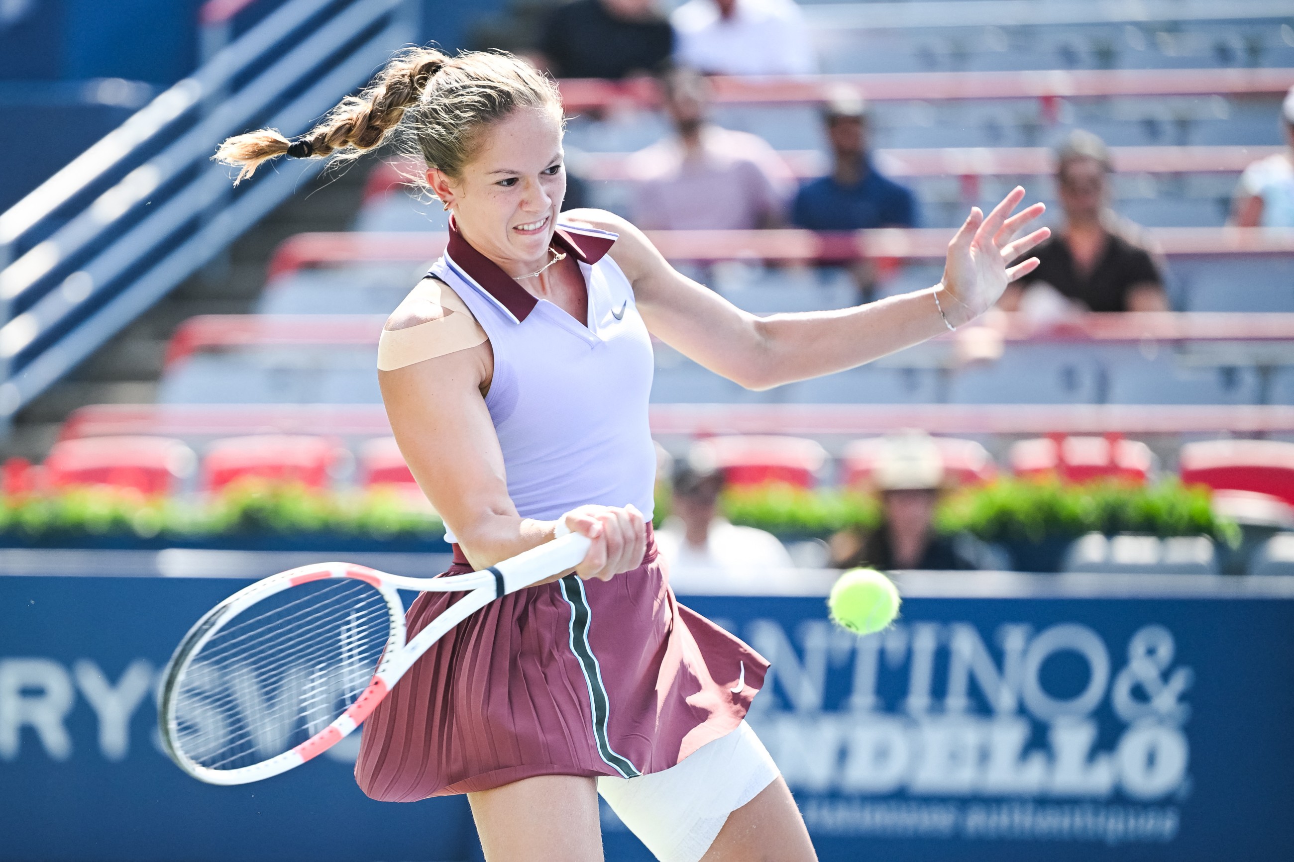 Swiatek cruises, Osaka battles; Bouchard bids adieu to tennis