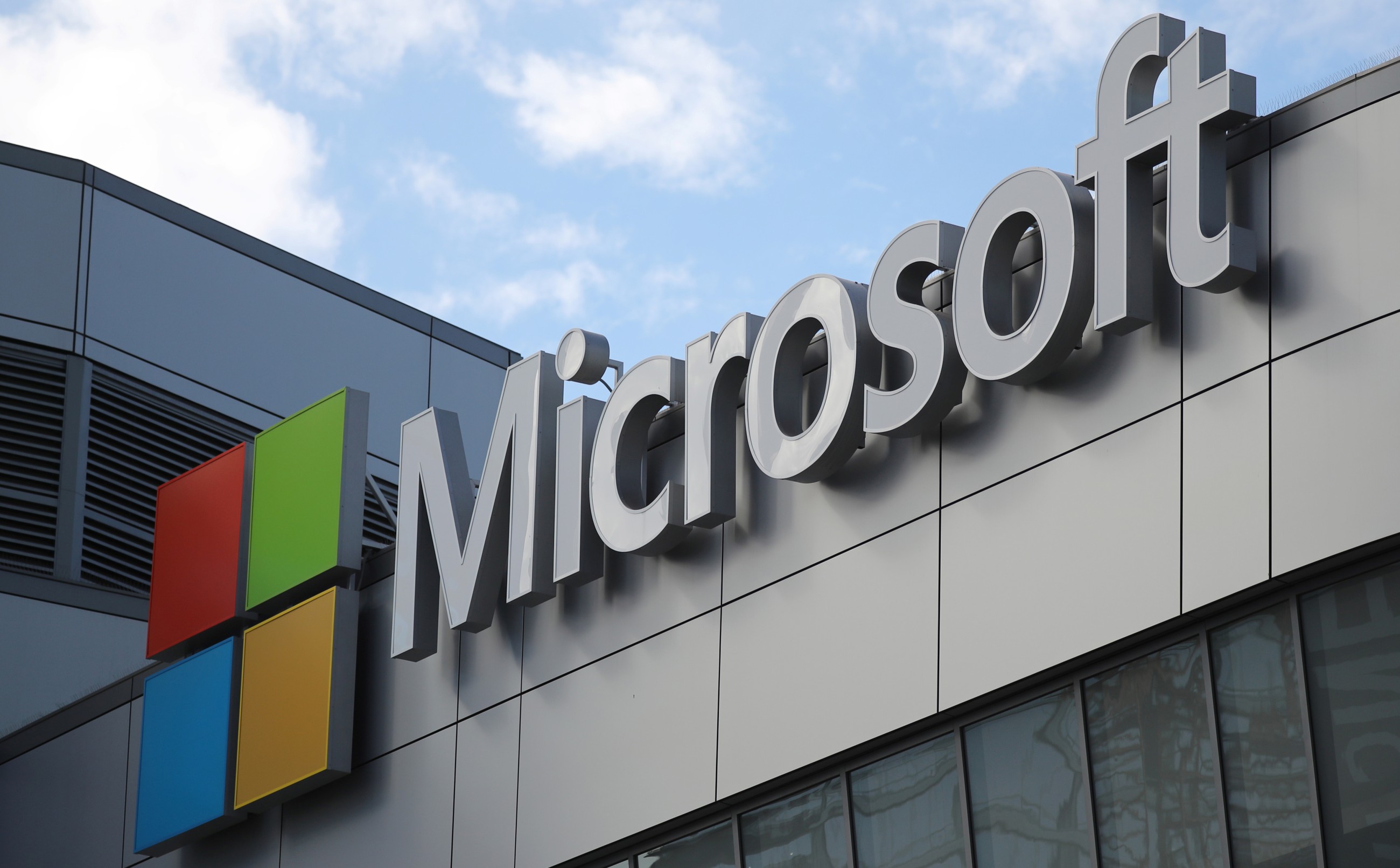 Microsoft becomes second company to reach $4 trillion valuation