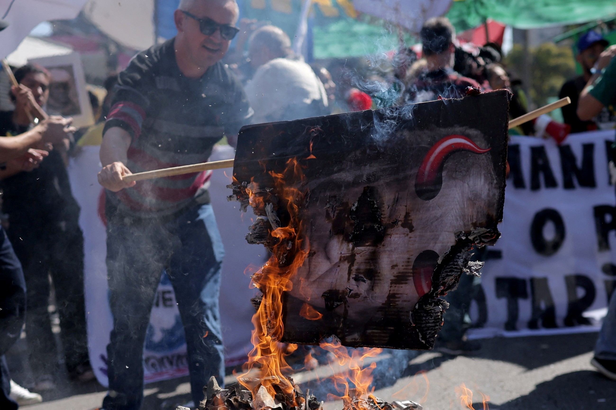 Brazilians burn Trump effigies as tariffs spark anger