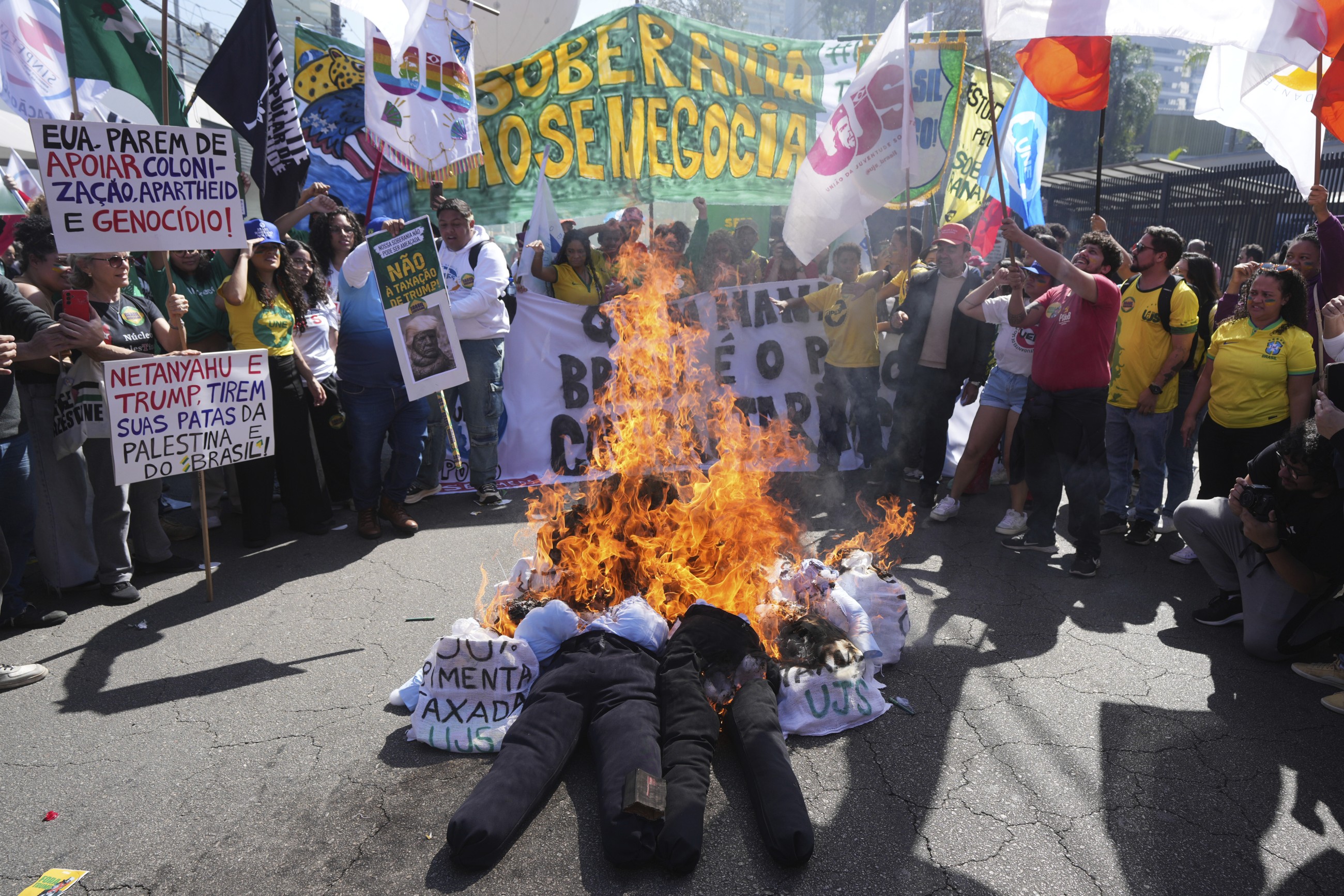 Brazilians burn Trump effigies as tariffs spark anger
