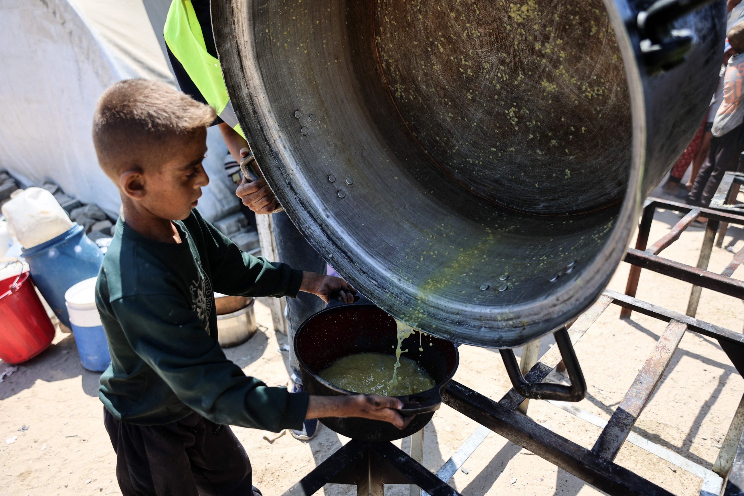 Germany says 'very insufficient' aid entering Gaza
