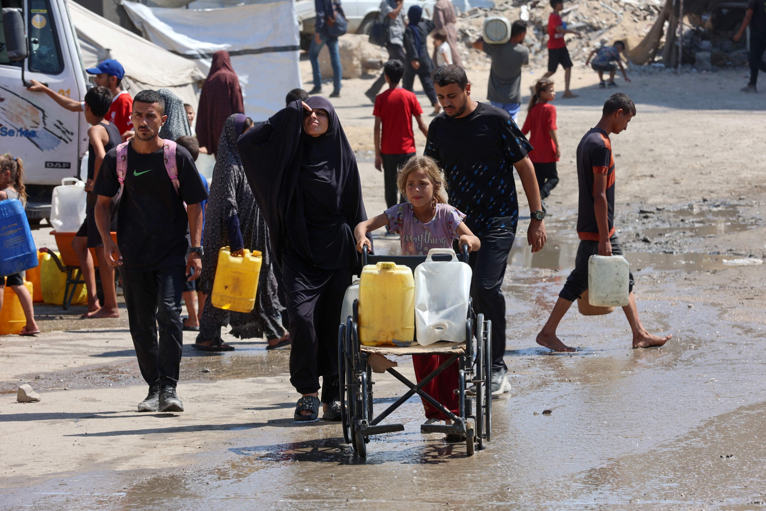 Chaos, gangs, gunfire: Gaza aid fails to reach most needy