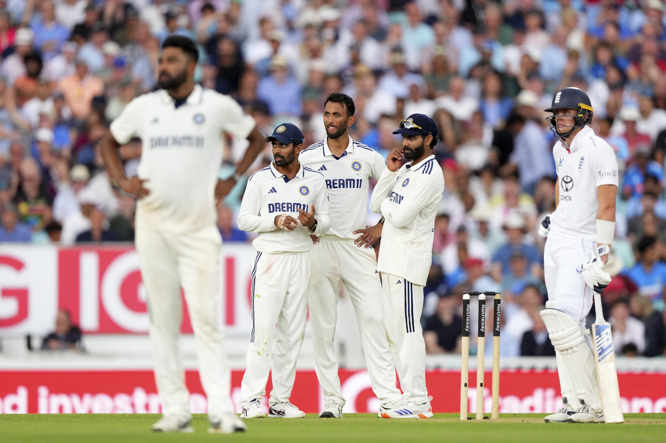 Weather sends gripping England-India Test into final day