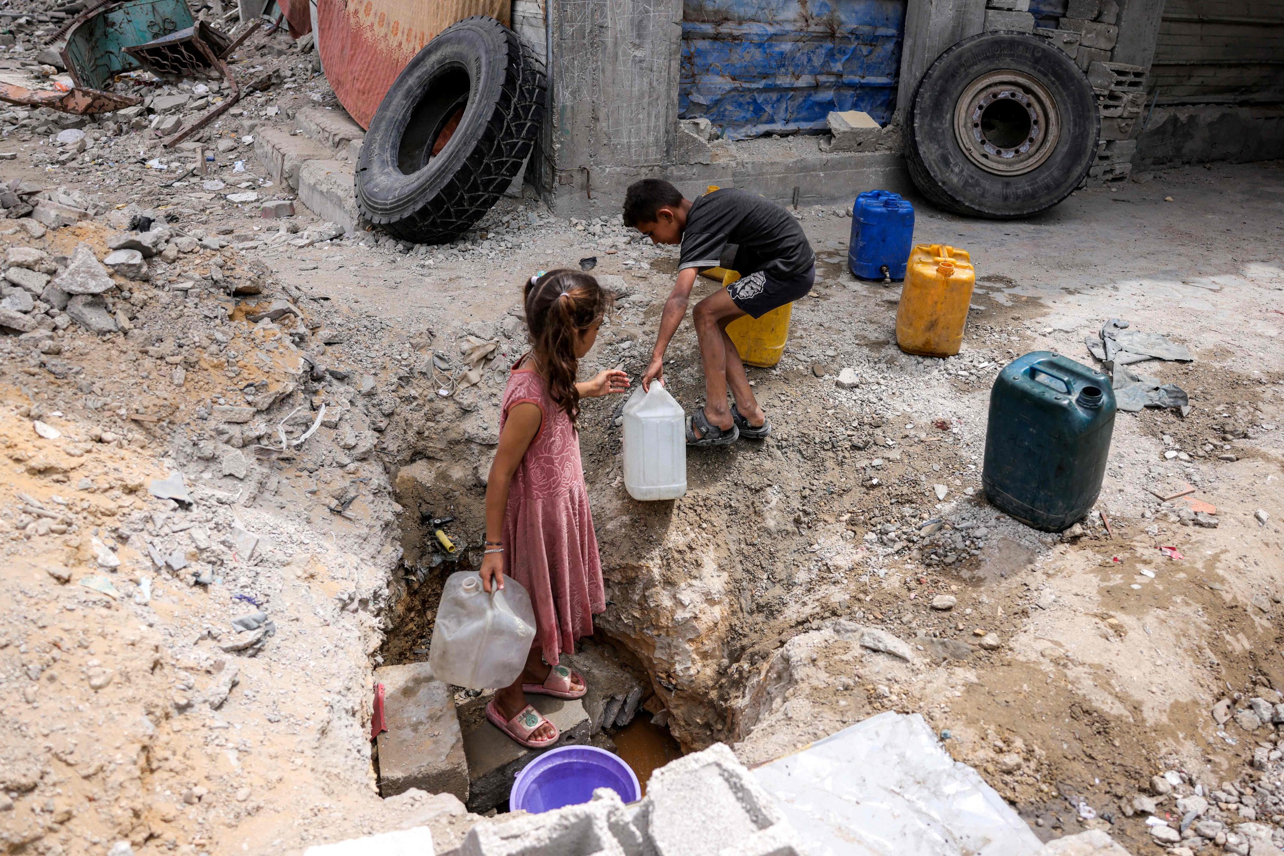 Dire water shortages compound hunger, displacement in Gaza