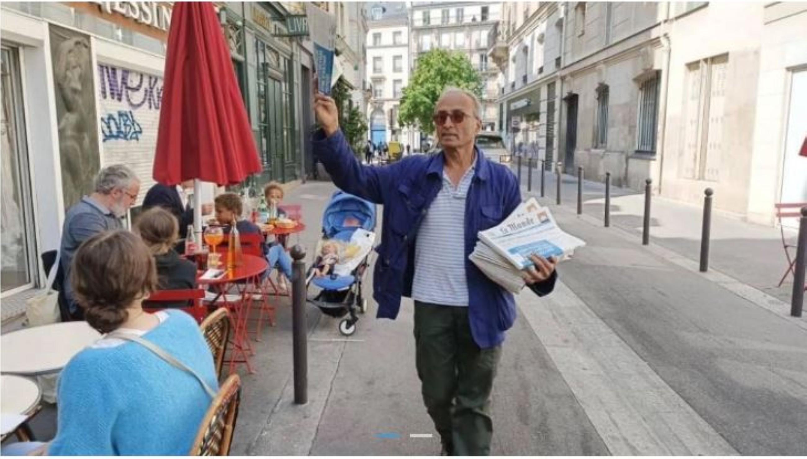 President Macron to honour Paris' last newspaper hawker with medal