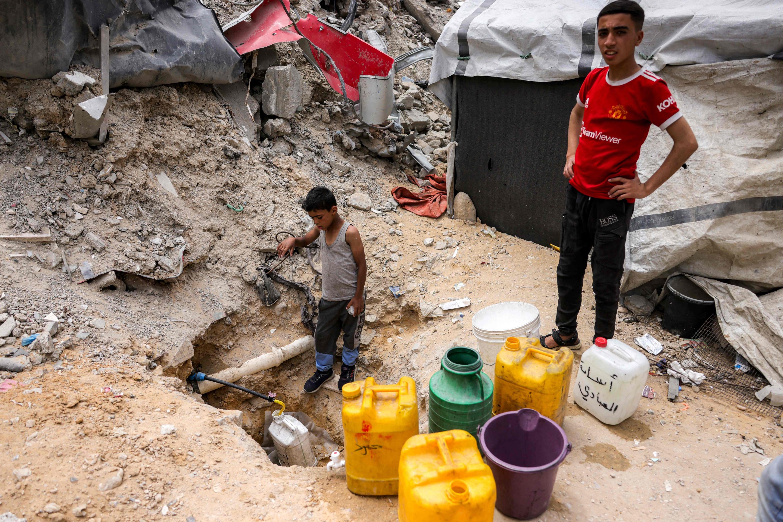 Dire water shortages compound hunger, displacement in Gaza