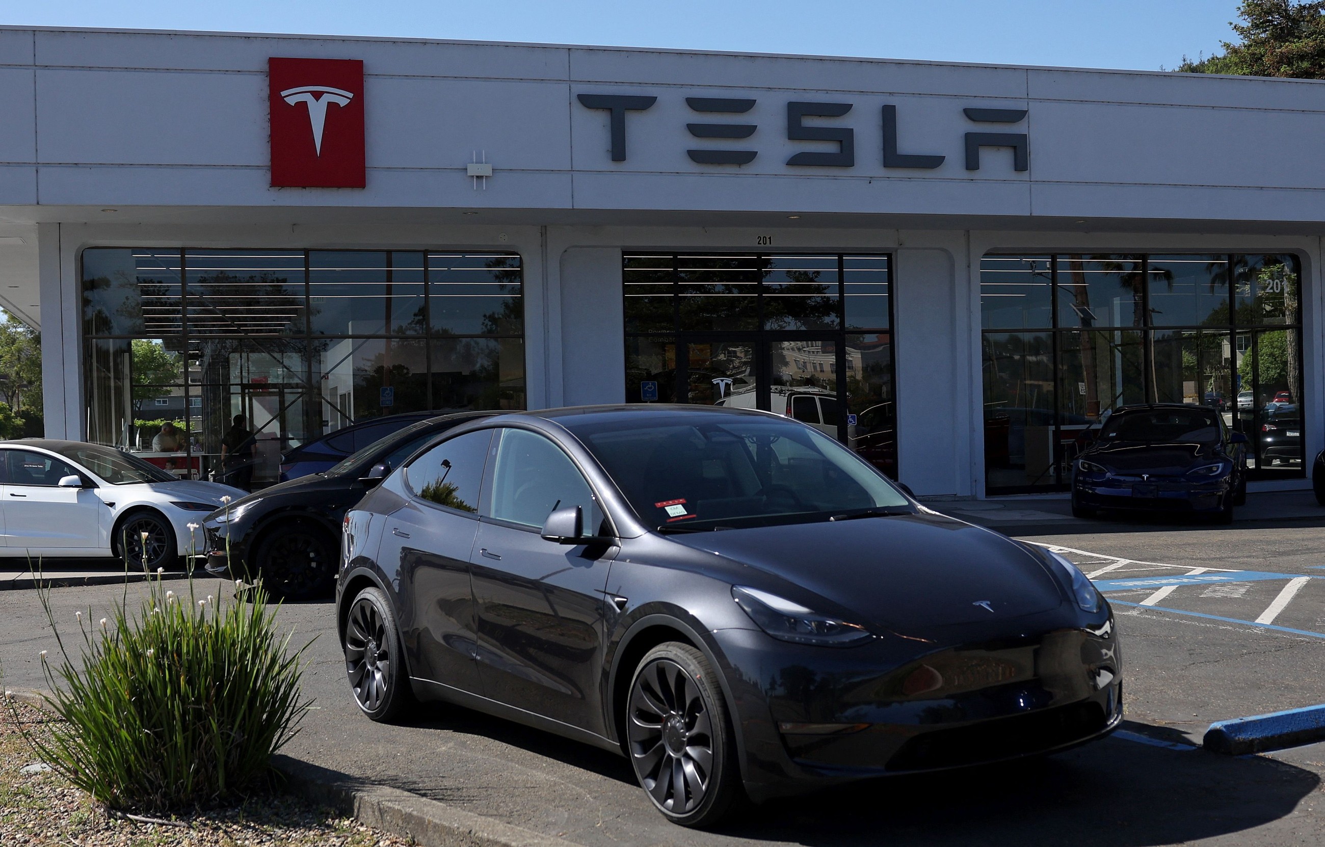 Tesla’s UK sales drop 60% year-on-year last month
