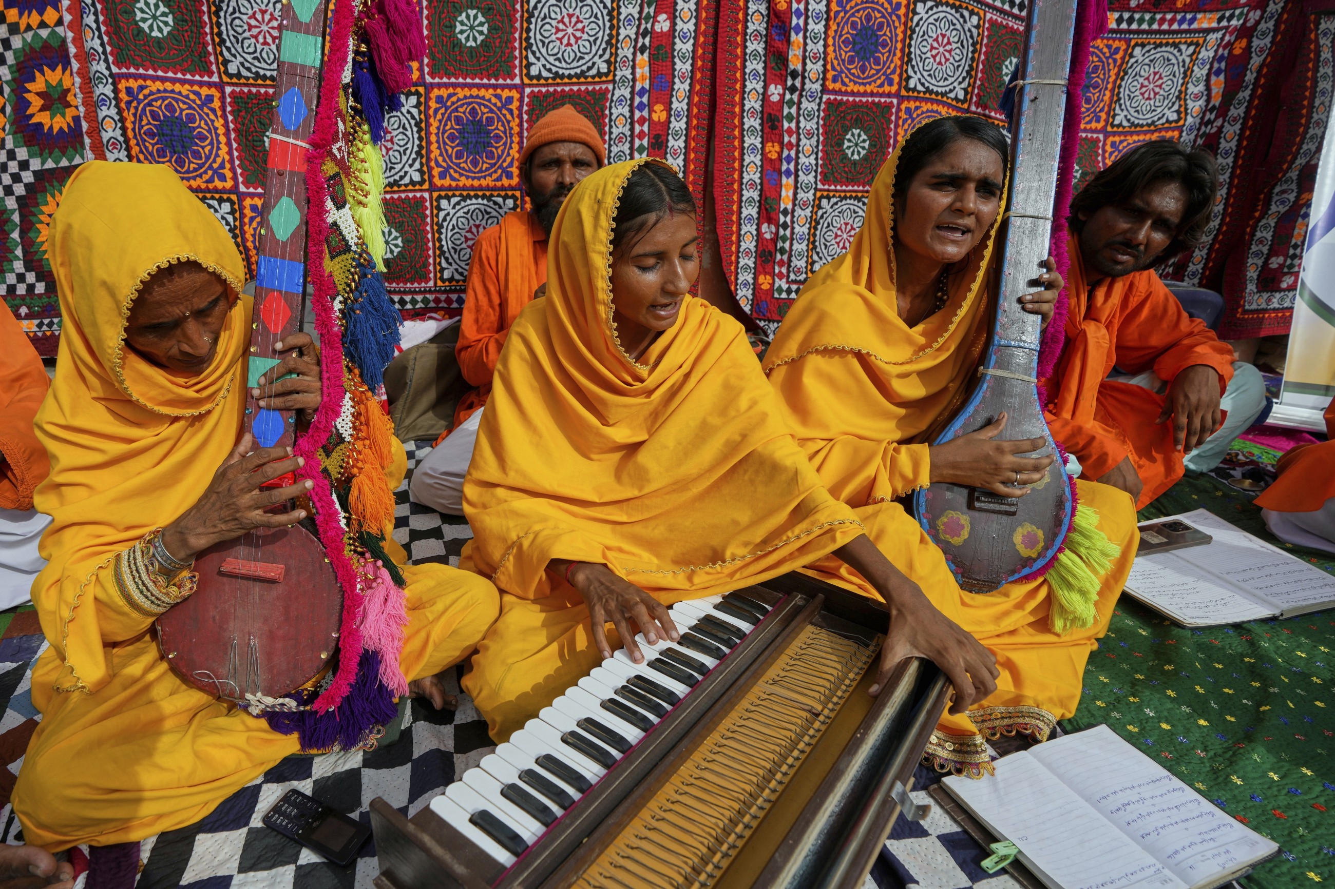 Pakistani musicians use folk songs to raise climate change awareness