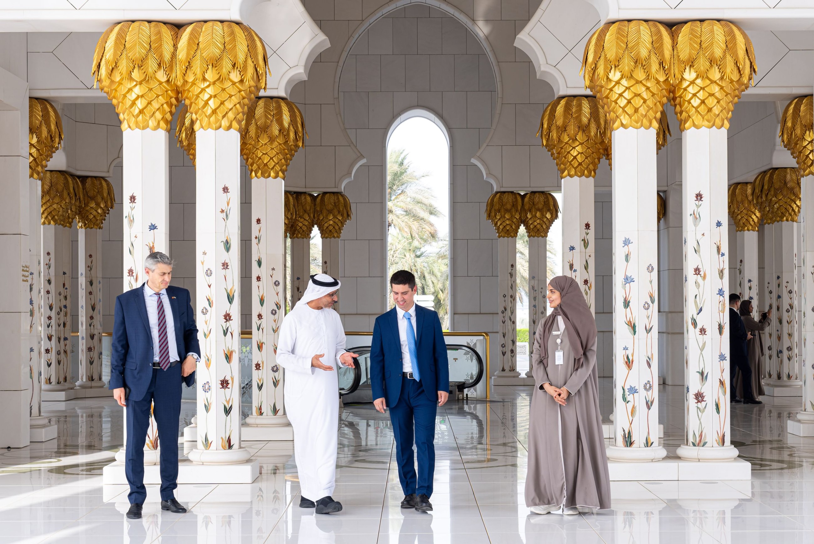 Moldova Deputy PM visits Sheikh Zayed Mosque