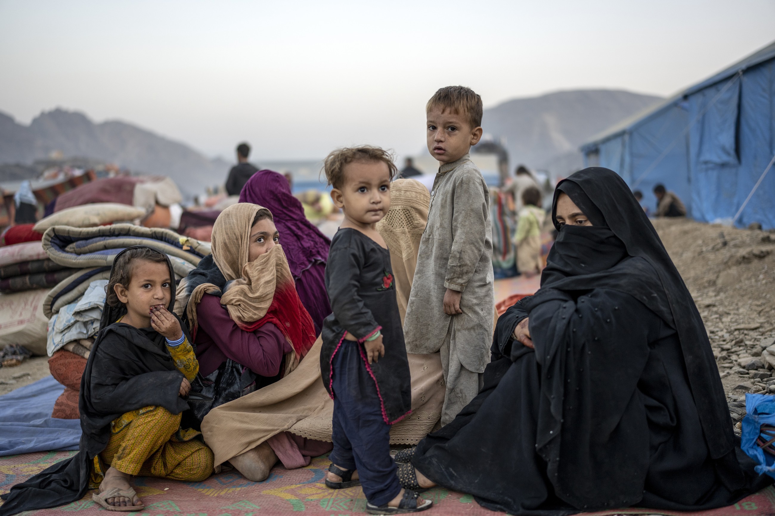 Pakistan extends Afghan refugee deportation deadline to Sept.1
