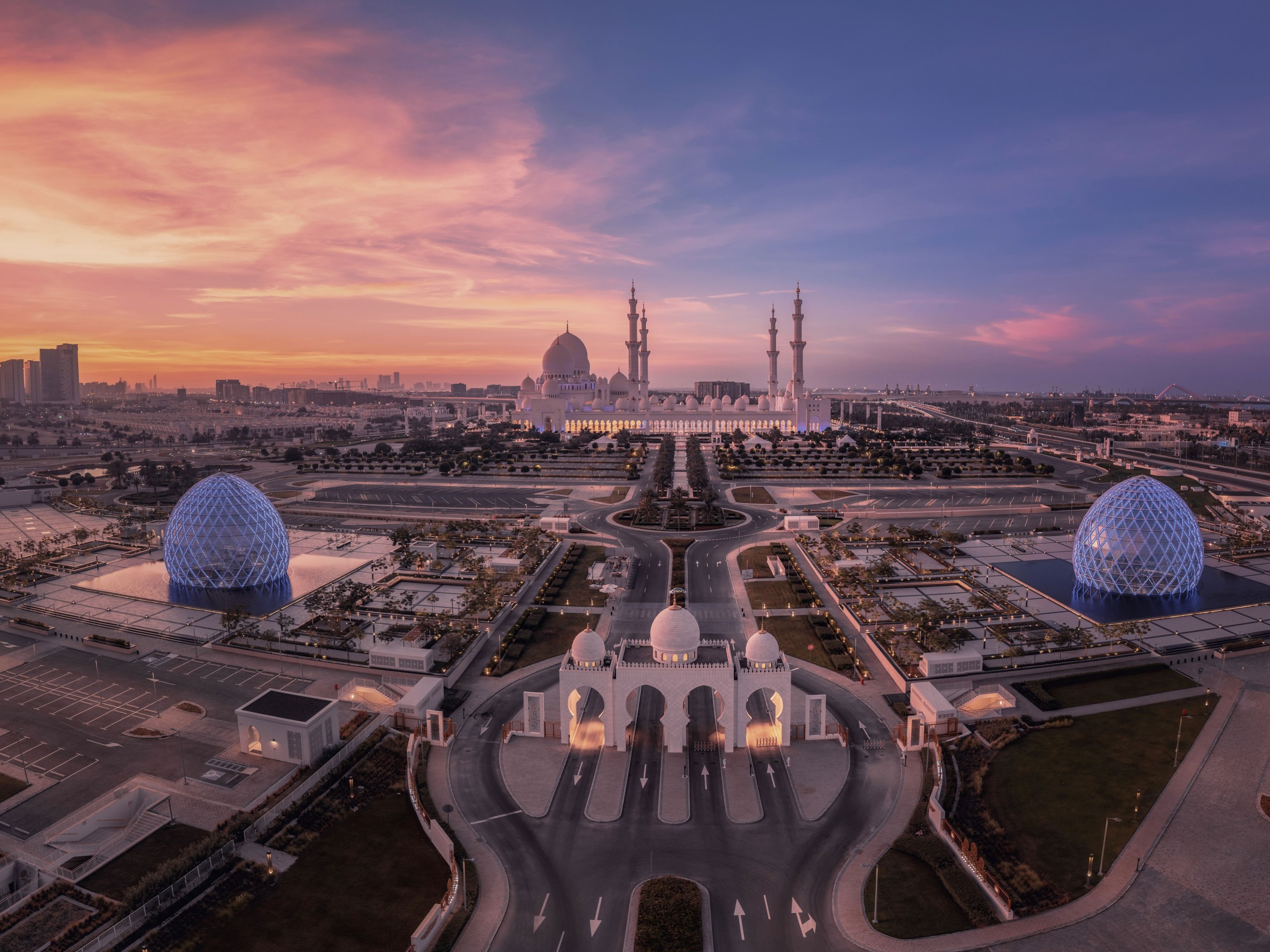 Sheikh Zayed Grand Mosque ranks first in Middle East, 8th among world's most prominent landmarks