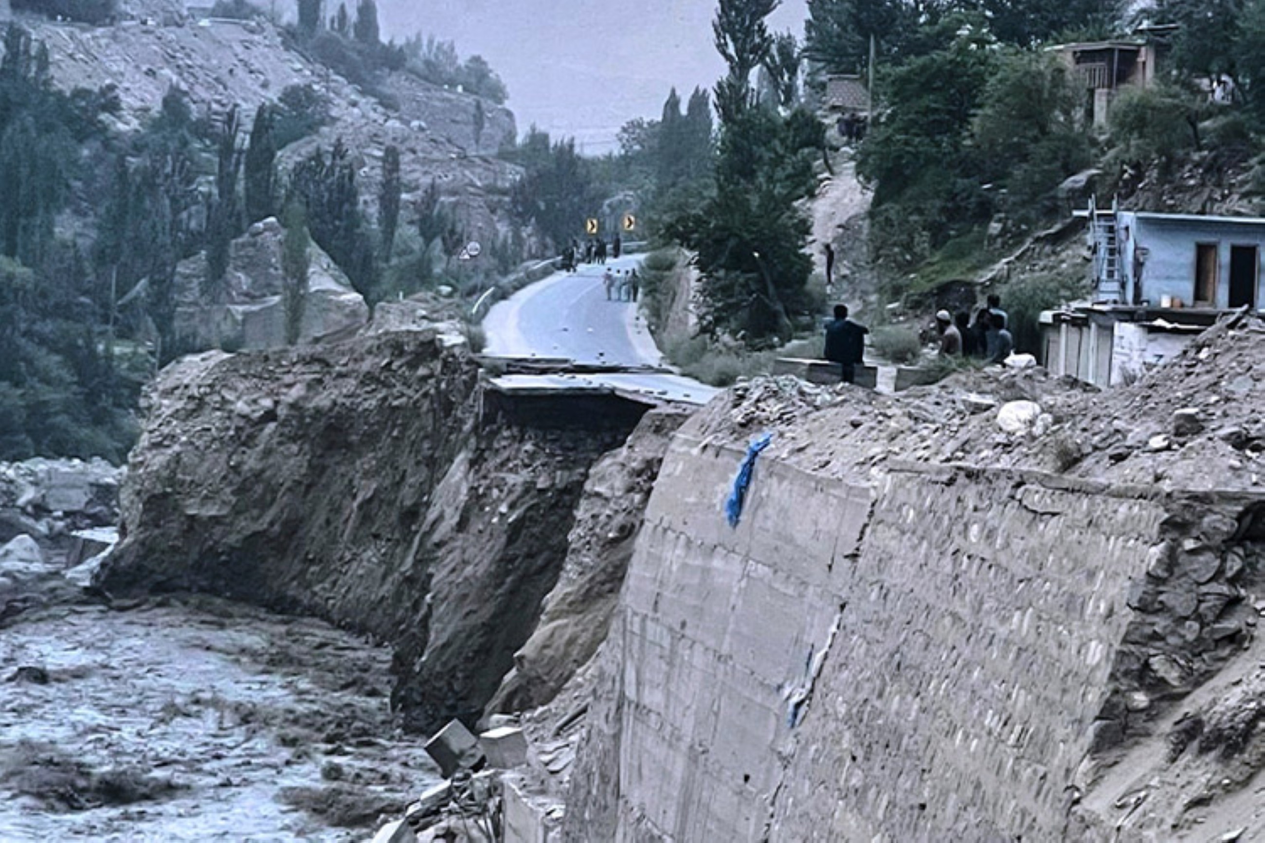 Massive mudslide kills 7 volunteers repairing flood damage in northern Pakistan