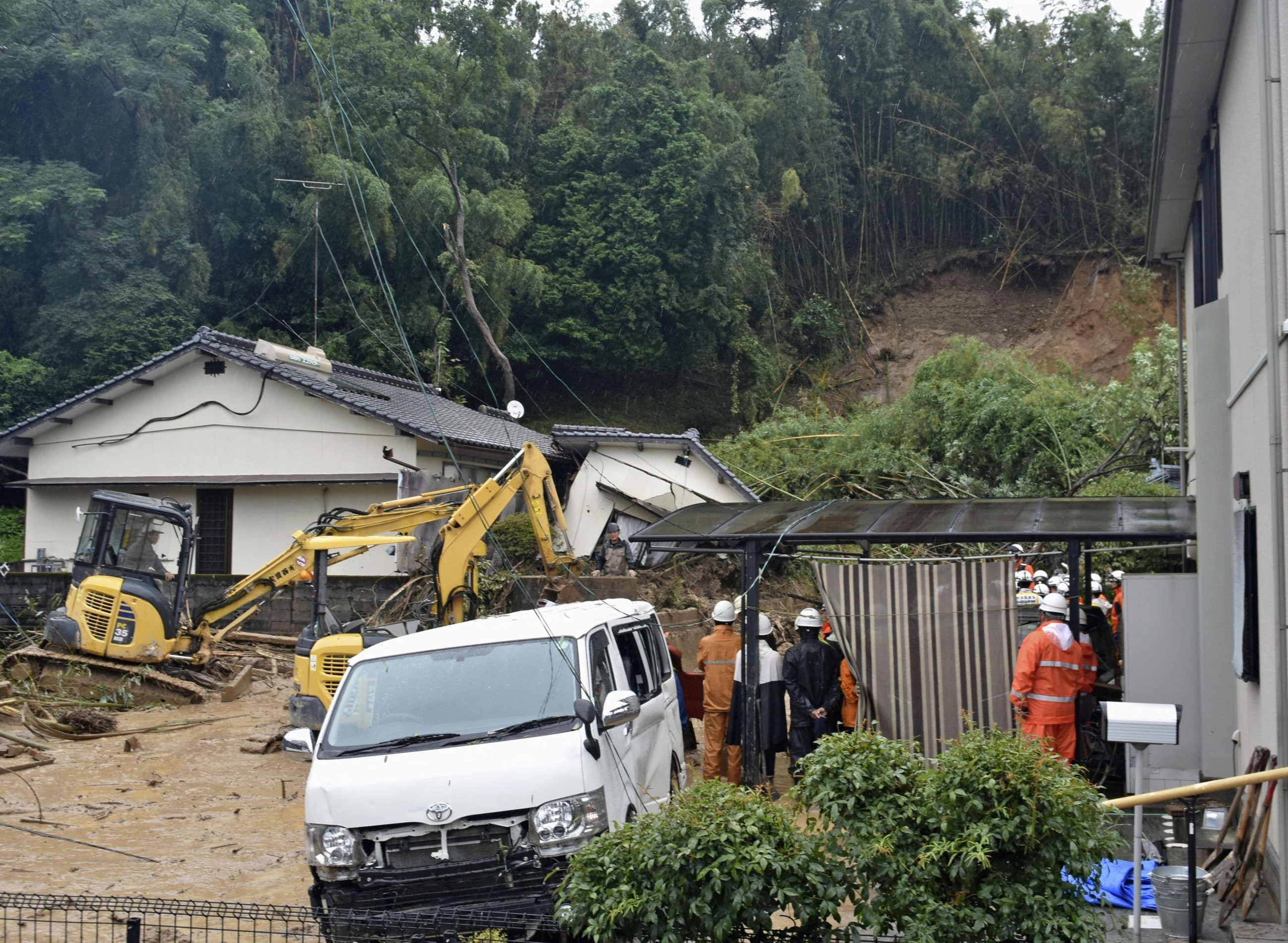Torrential rain disrupts normal life in Japan