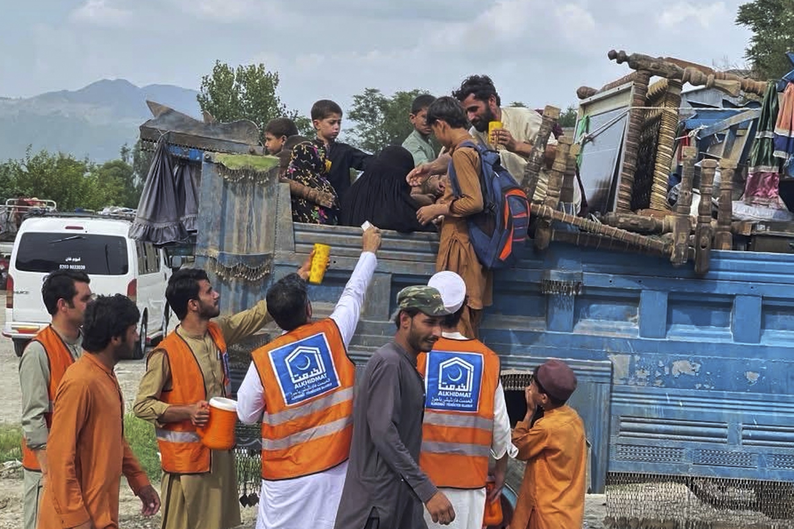 New offensive against militants displaces thousands in northwest Pakistan