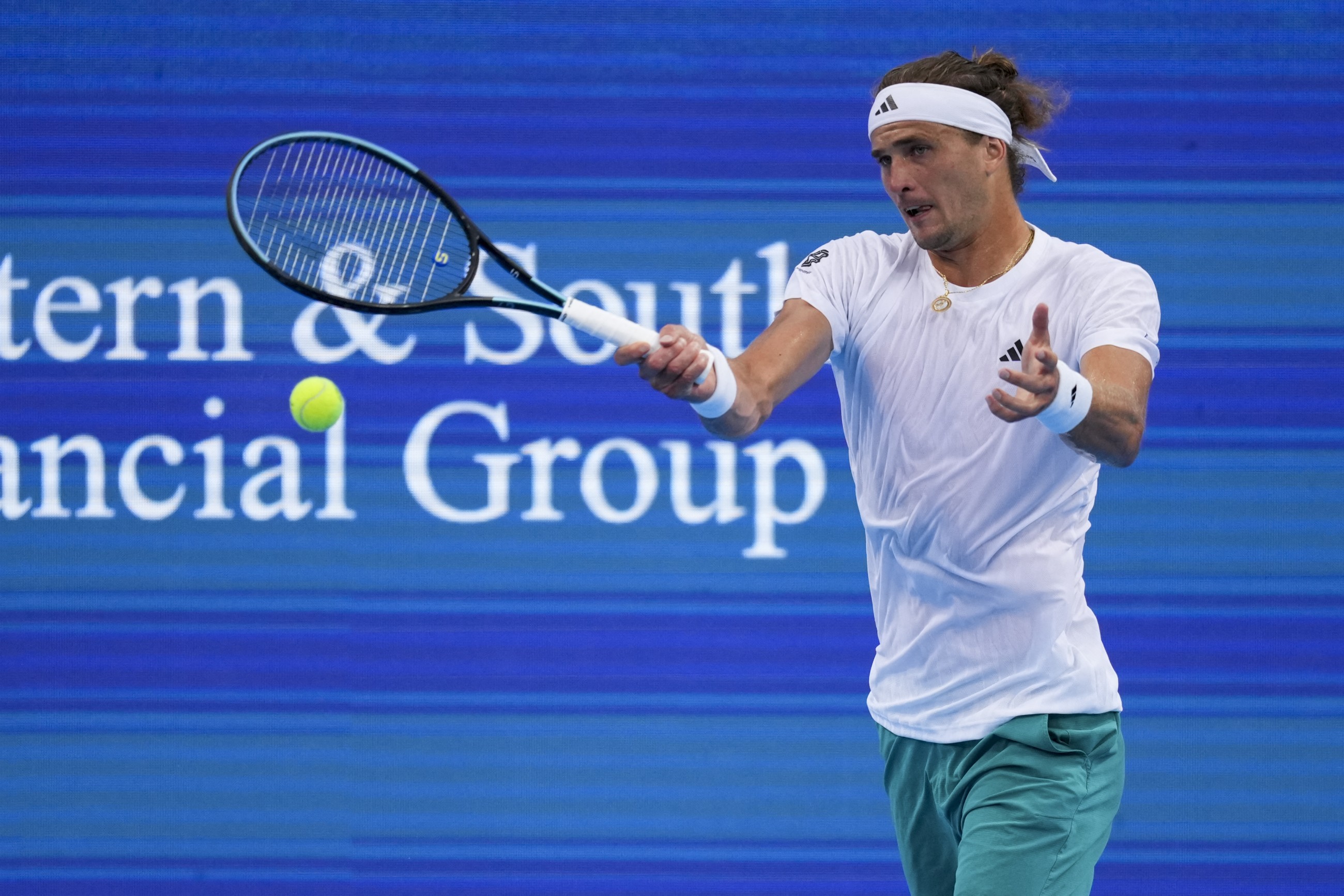Alcaraz beats Medjedovic as Cincinnati washout leaves Zverev and Pegula stranded mid-match