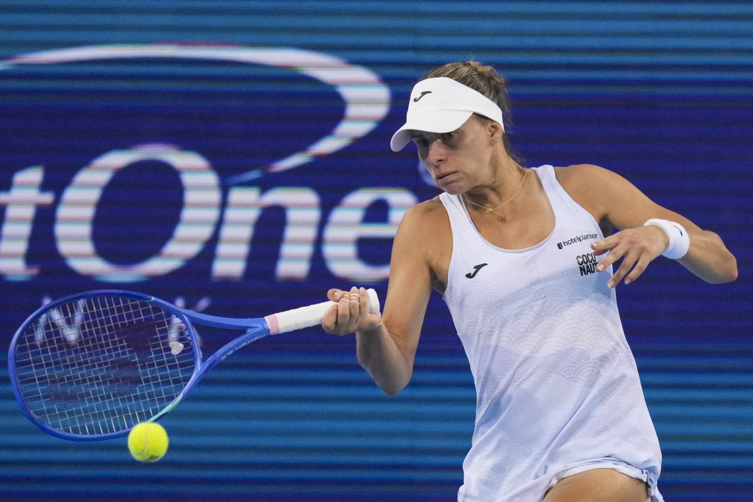 Alcaraz beats Medjedovic as Cincinnati washout leaves Zverev and Pegula stranded mid-match