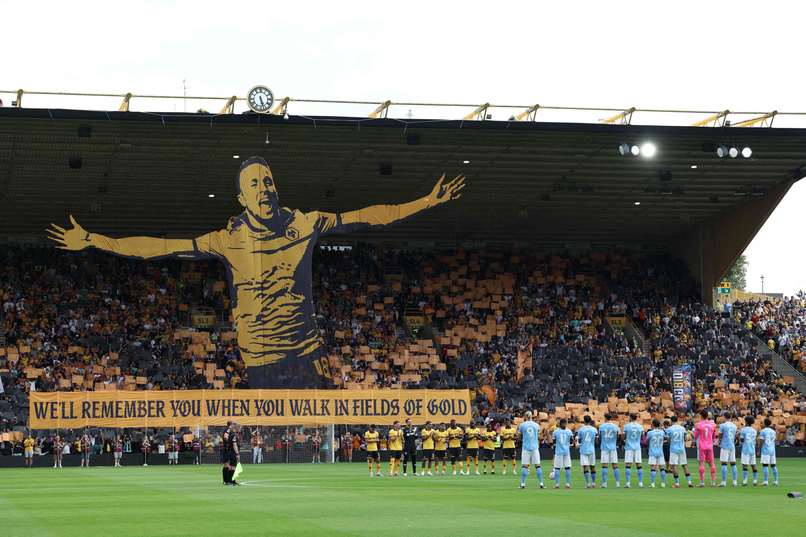 Wolves' fans put up an emotional tifo for late star Diogo Jota