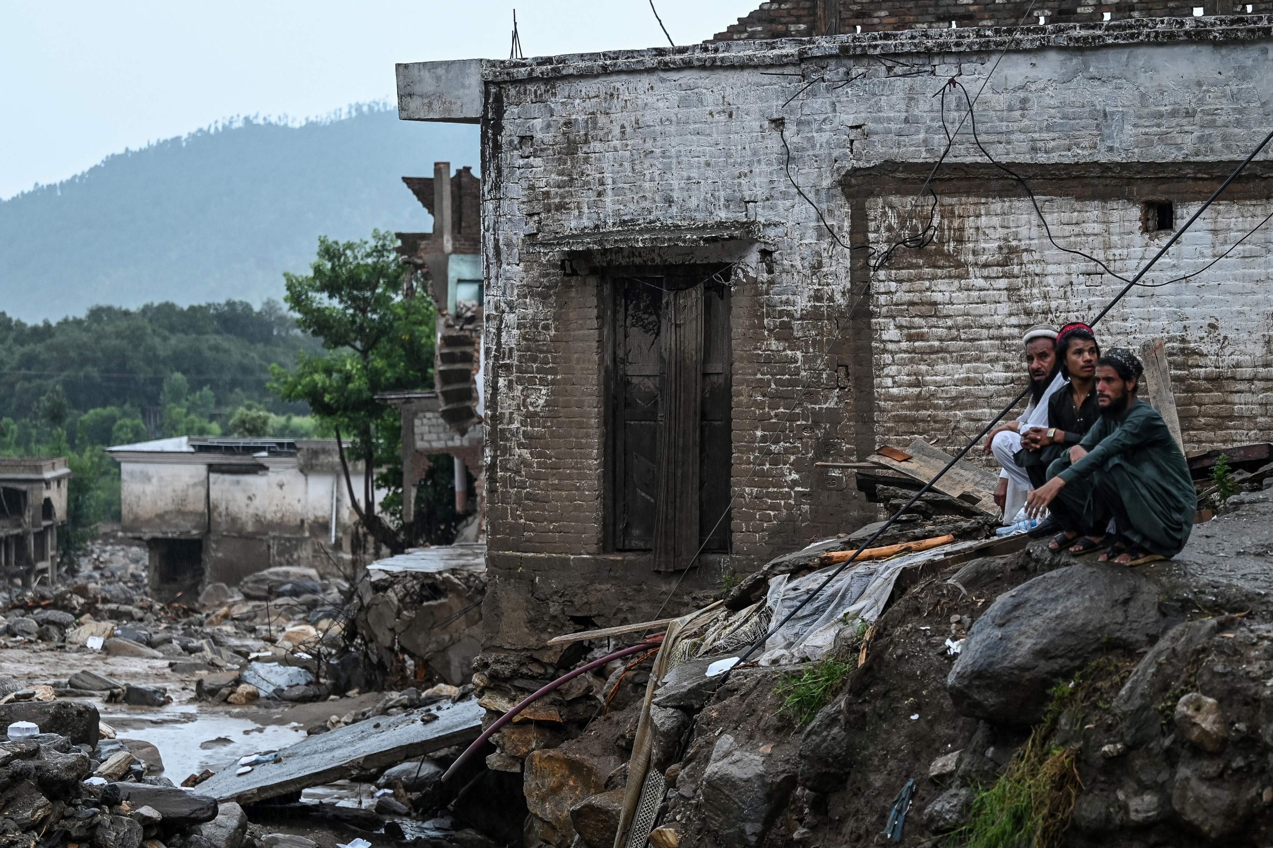 Pakistan resumes rescue operations in flood-hit areas