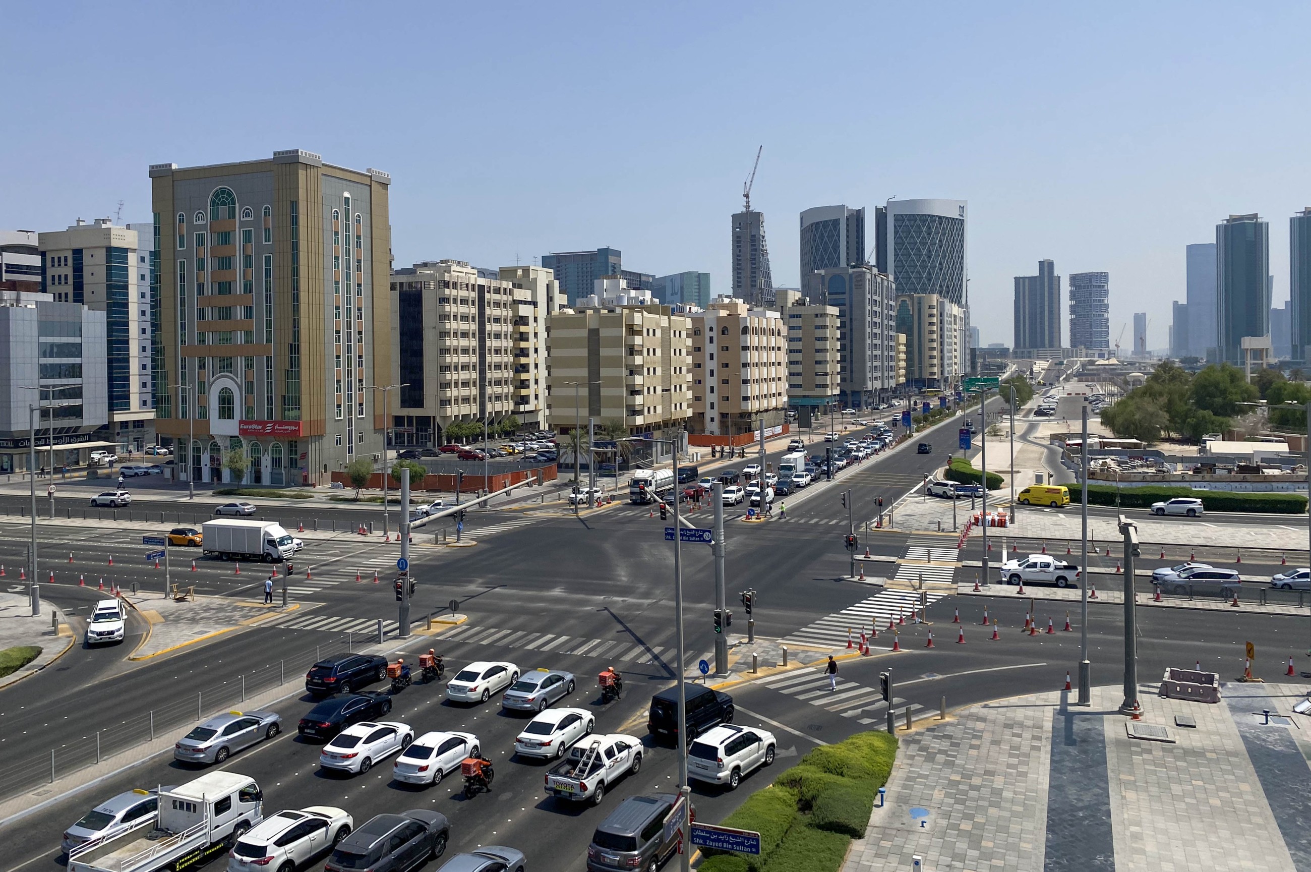 Abu Dhabi carries out strategic projects to enhance traffic flow