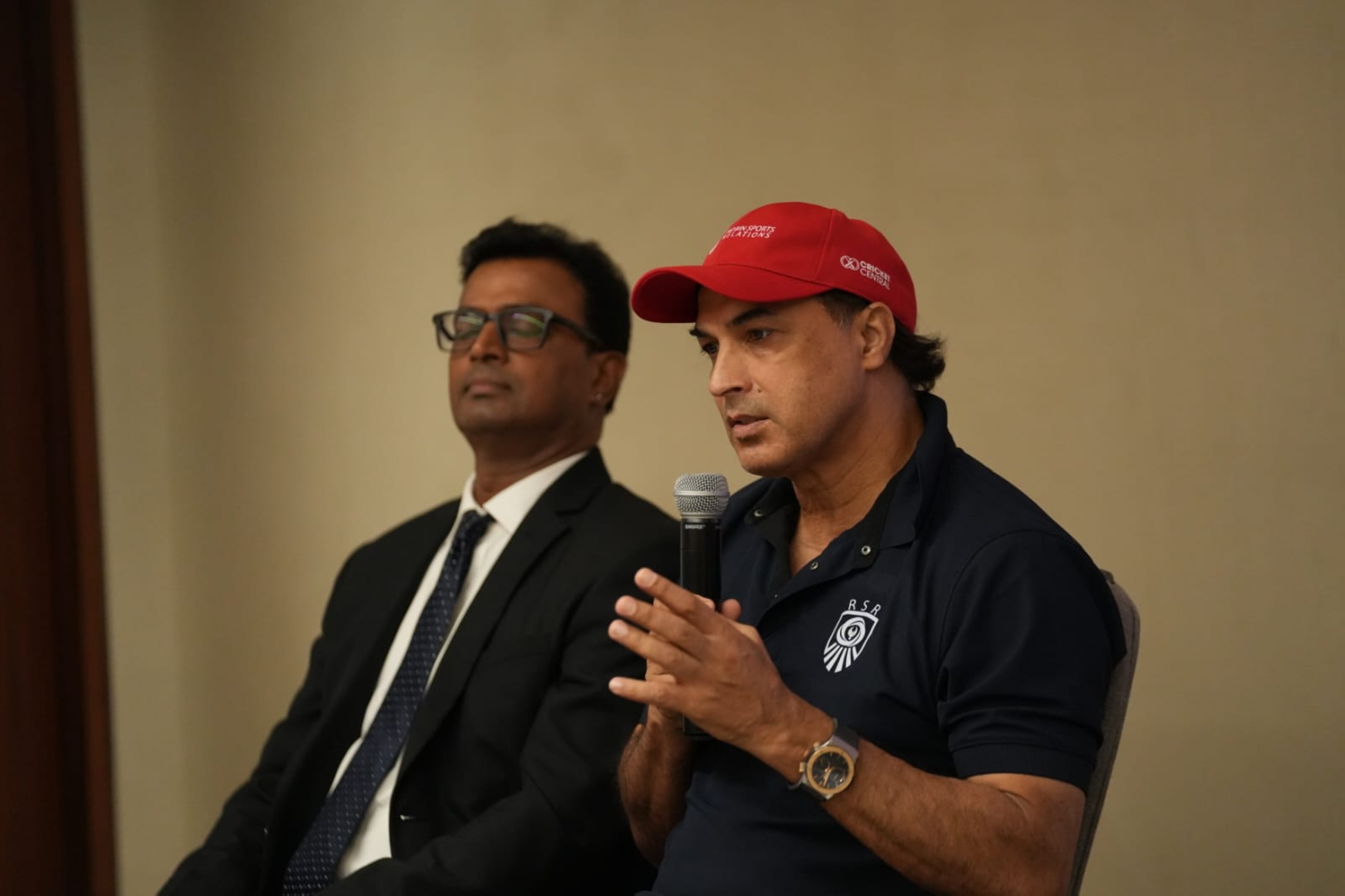 Robin Singh launches cricket academy in Dubai