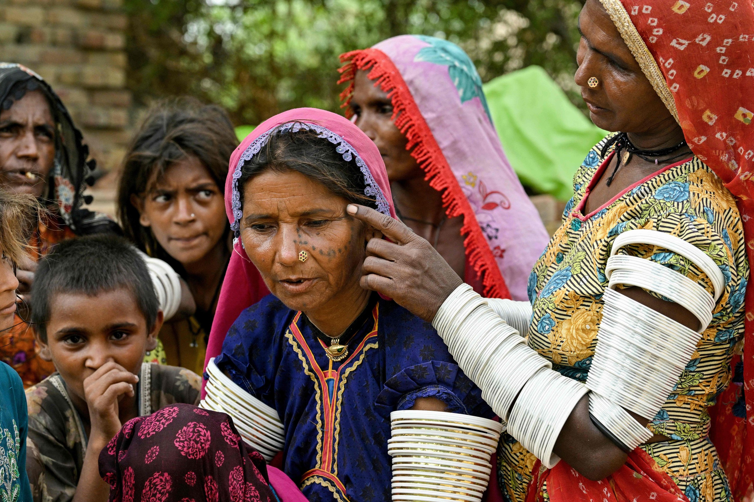 Rural town girls snub traditional Hindu face tattoos in Pakistan