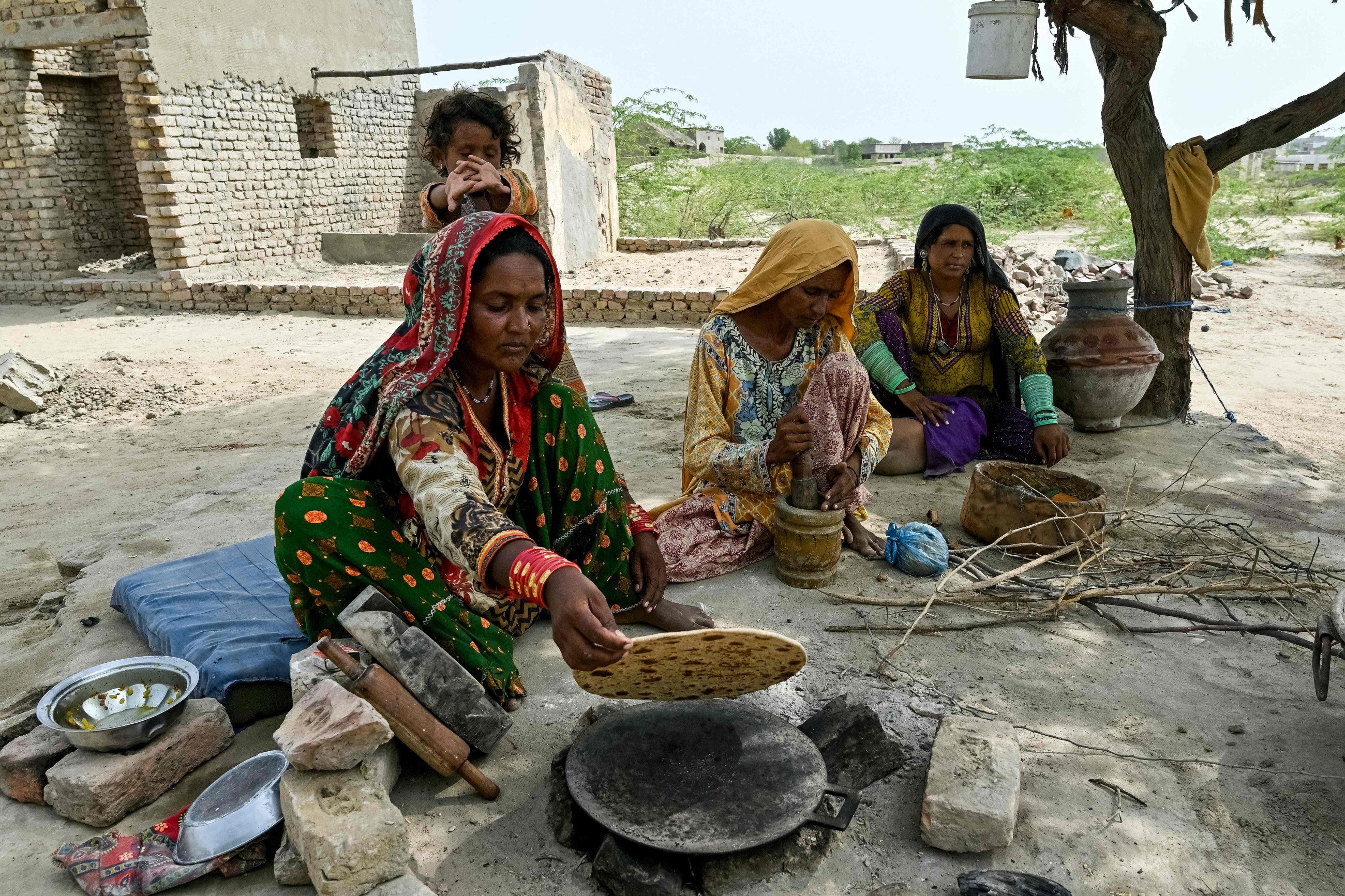 Rural town girls snub traditional Hindu face tattoos in Pakistan