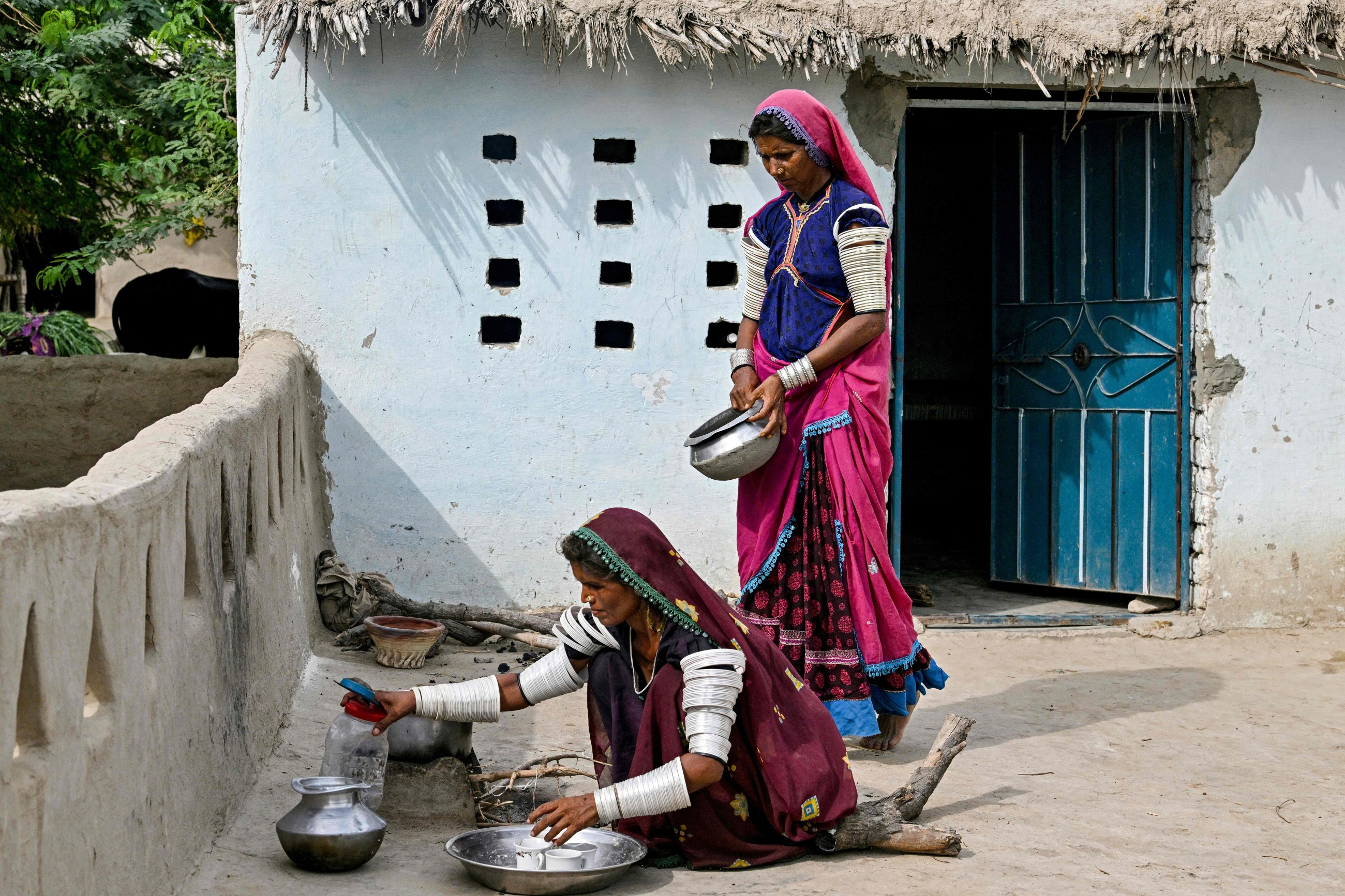 Rural town girls snub traditional Hindu face tattoos in Pakistan