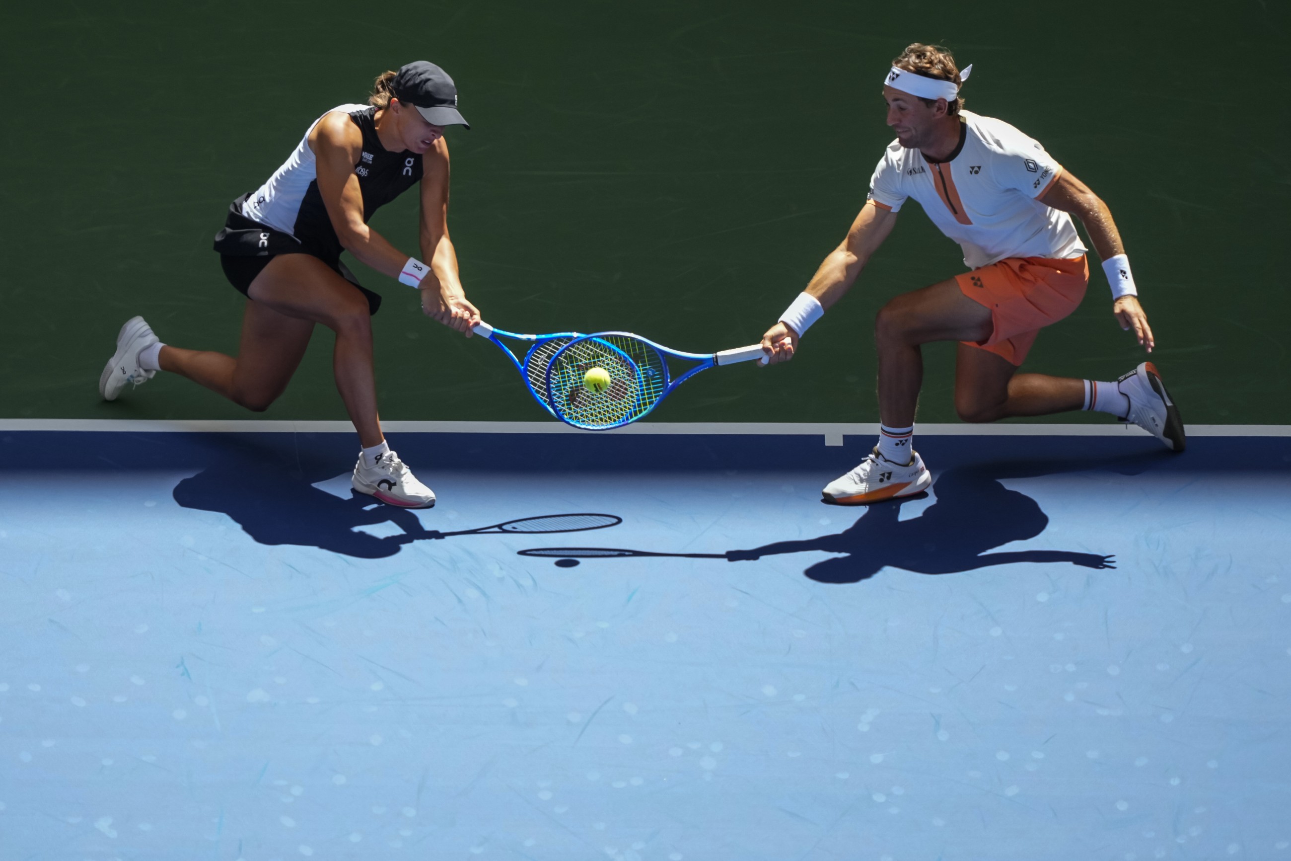Swiatek und Ruud siegen im Halbfinale des Mixed-Doppels der US Open ...