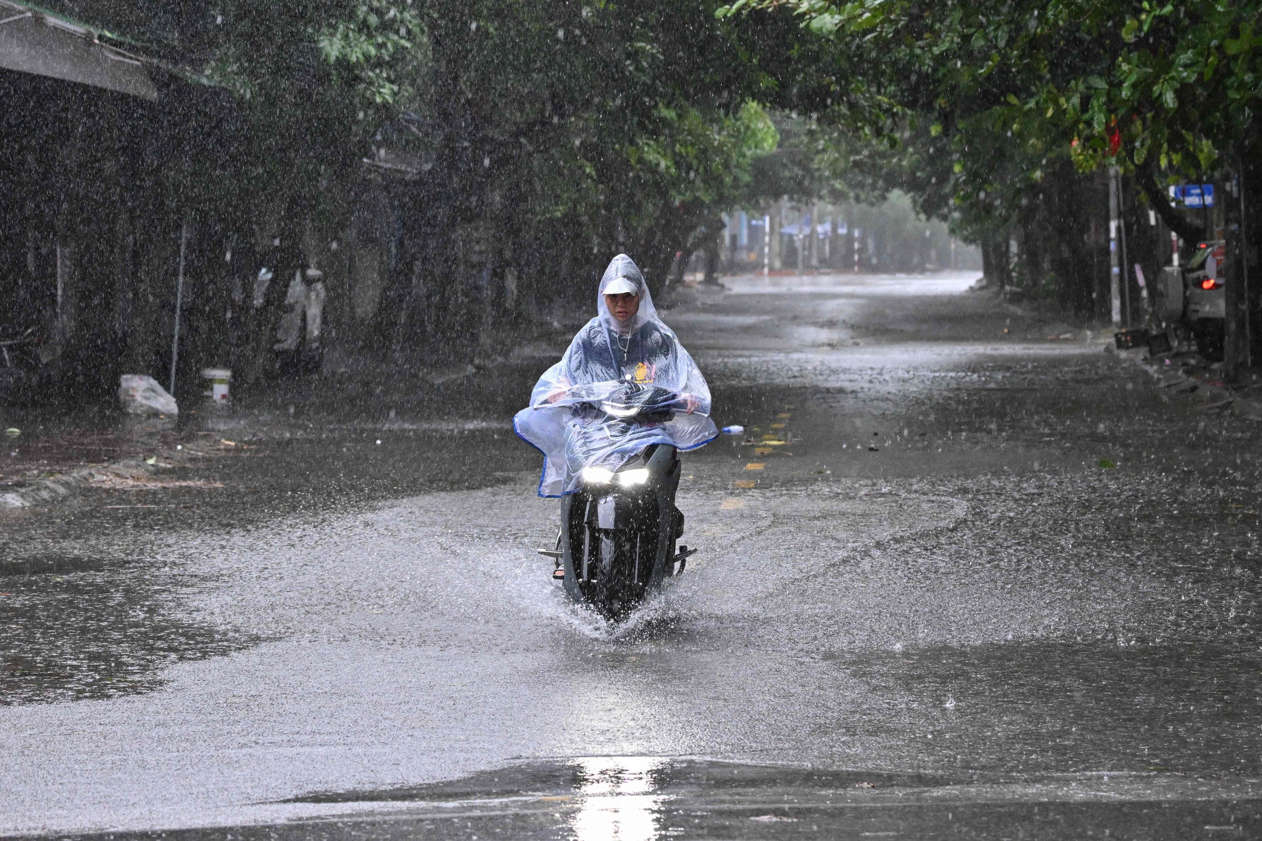 Vietnam evacuates over 586,000 as Typhoon Kajiki intensifies