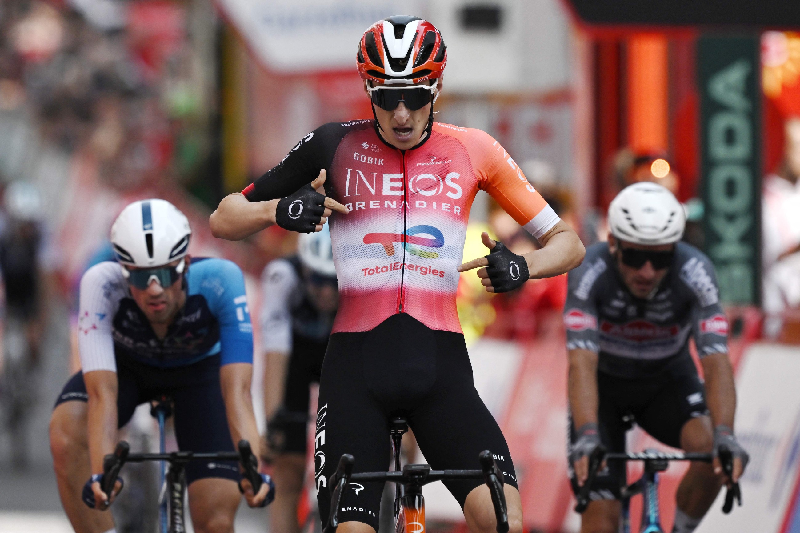 Turner outlasts Philipsen to win Vuelta&rsquo;s fourth stage as Gaudu grabs lead