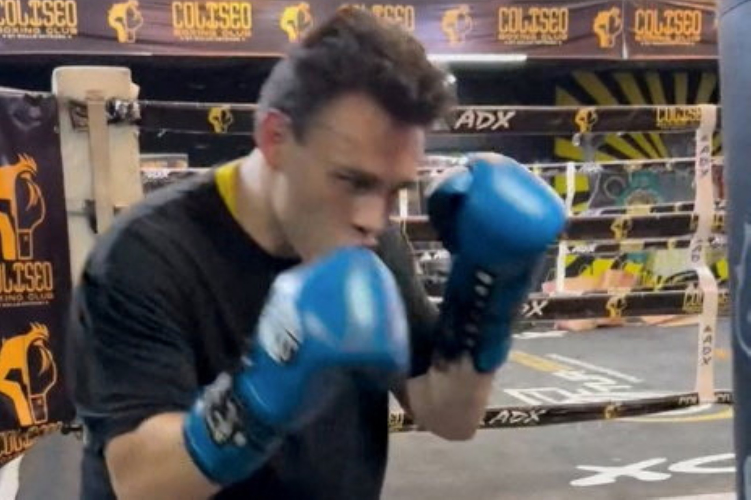 Mexican boxer Chavez returns to training after US deportation