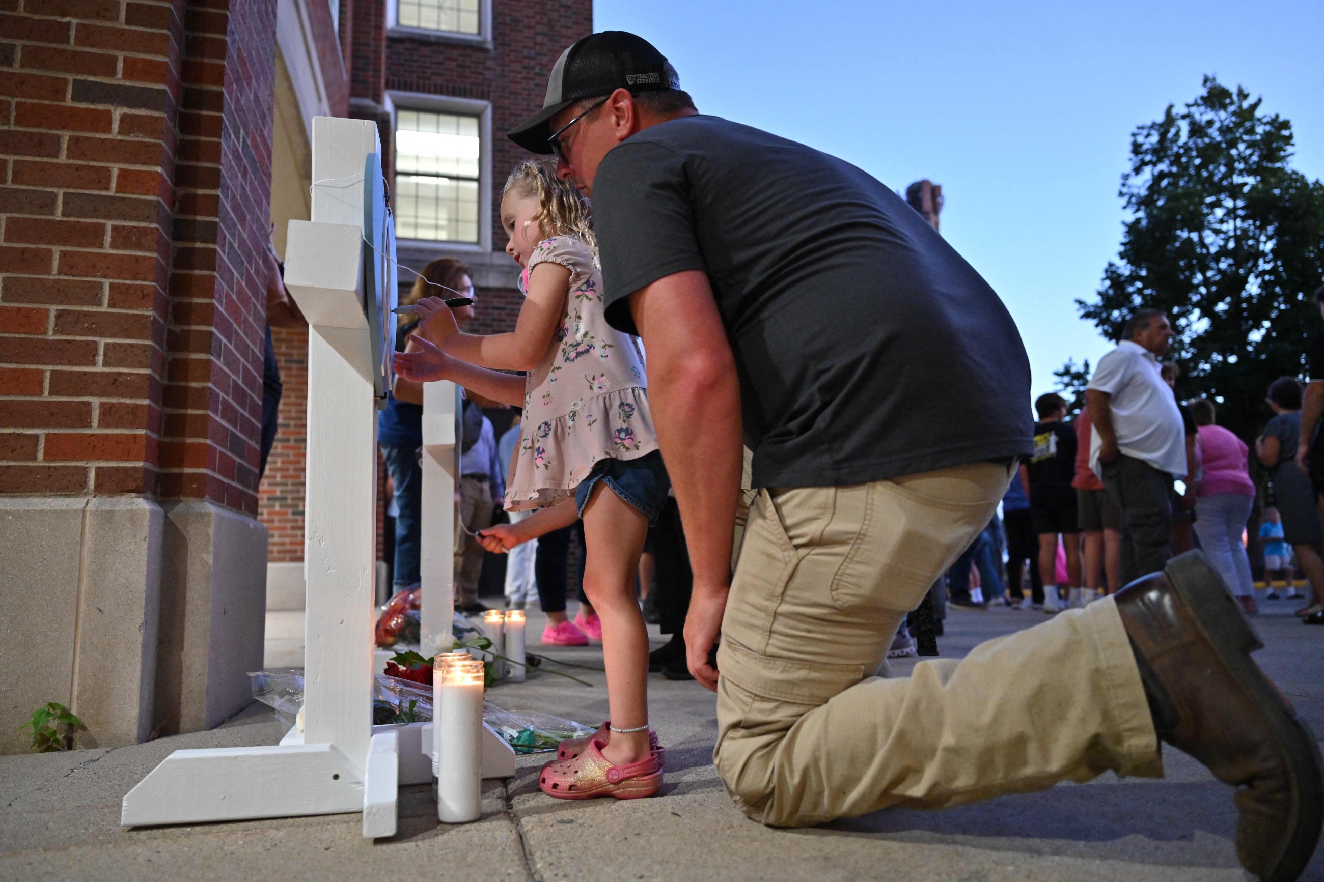 Minneapolis school shooting kills 2 children