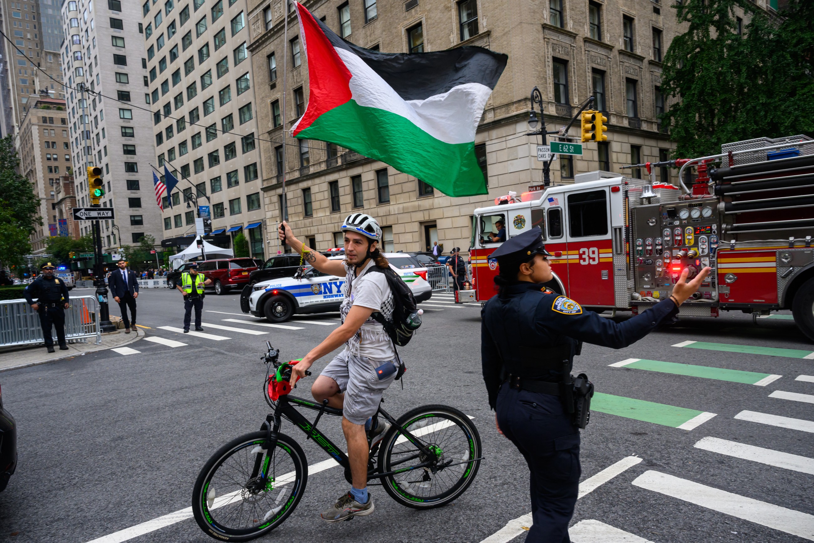 US bars Palestinian leader Abbas from UN as allies pledge statehood