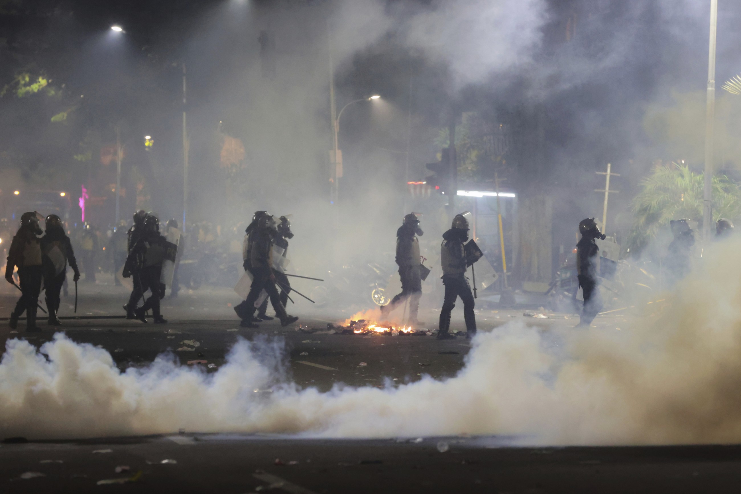 3 dead after mob sets fire to Indonesian regional parliament building