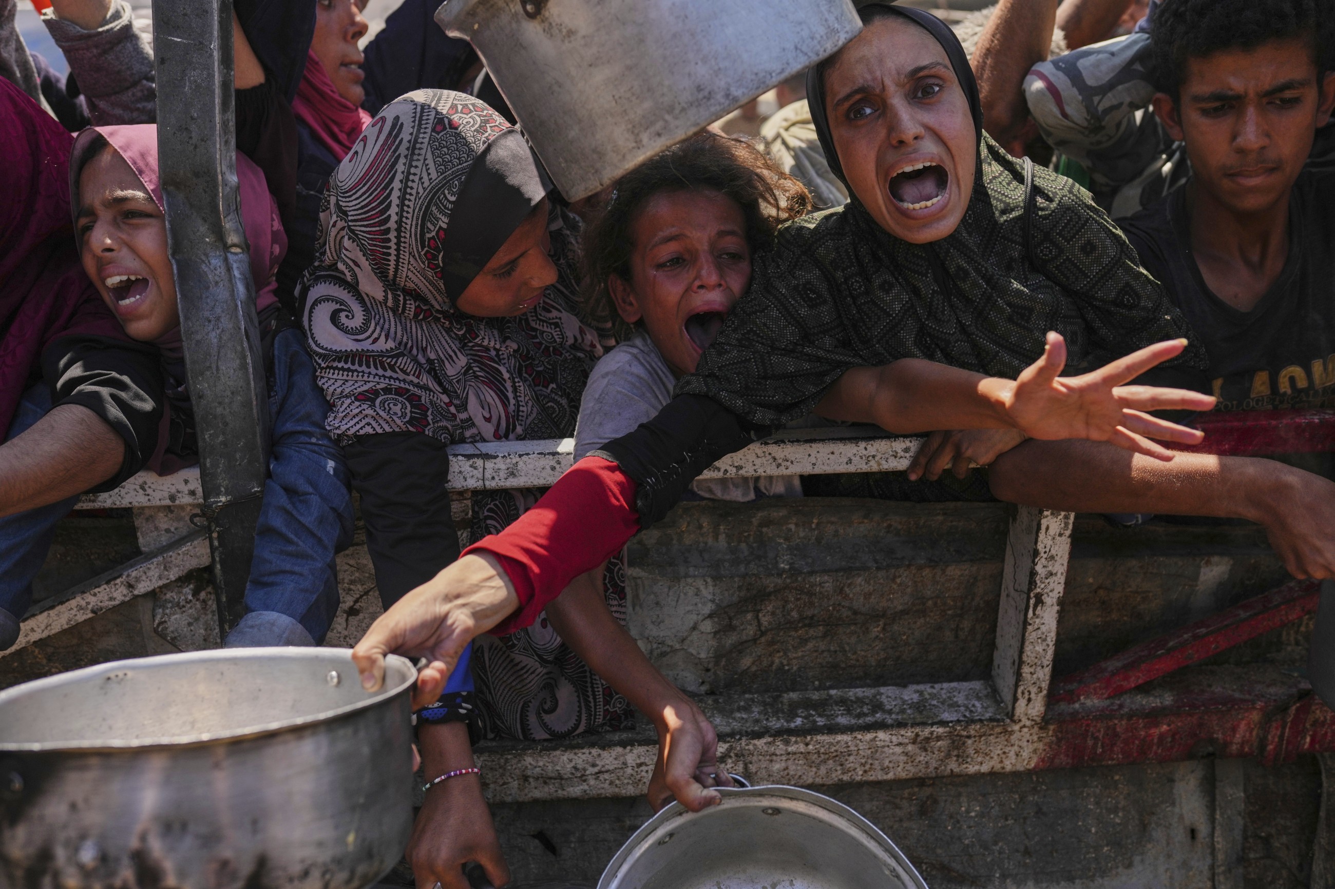 Israel sends tanks deeper into Gaza City, more families flee