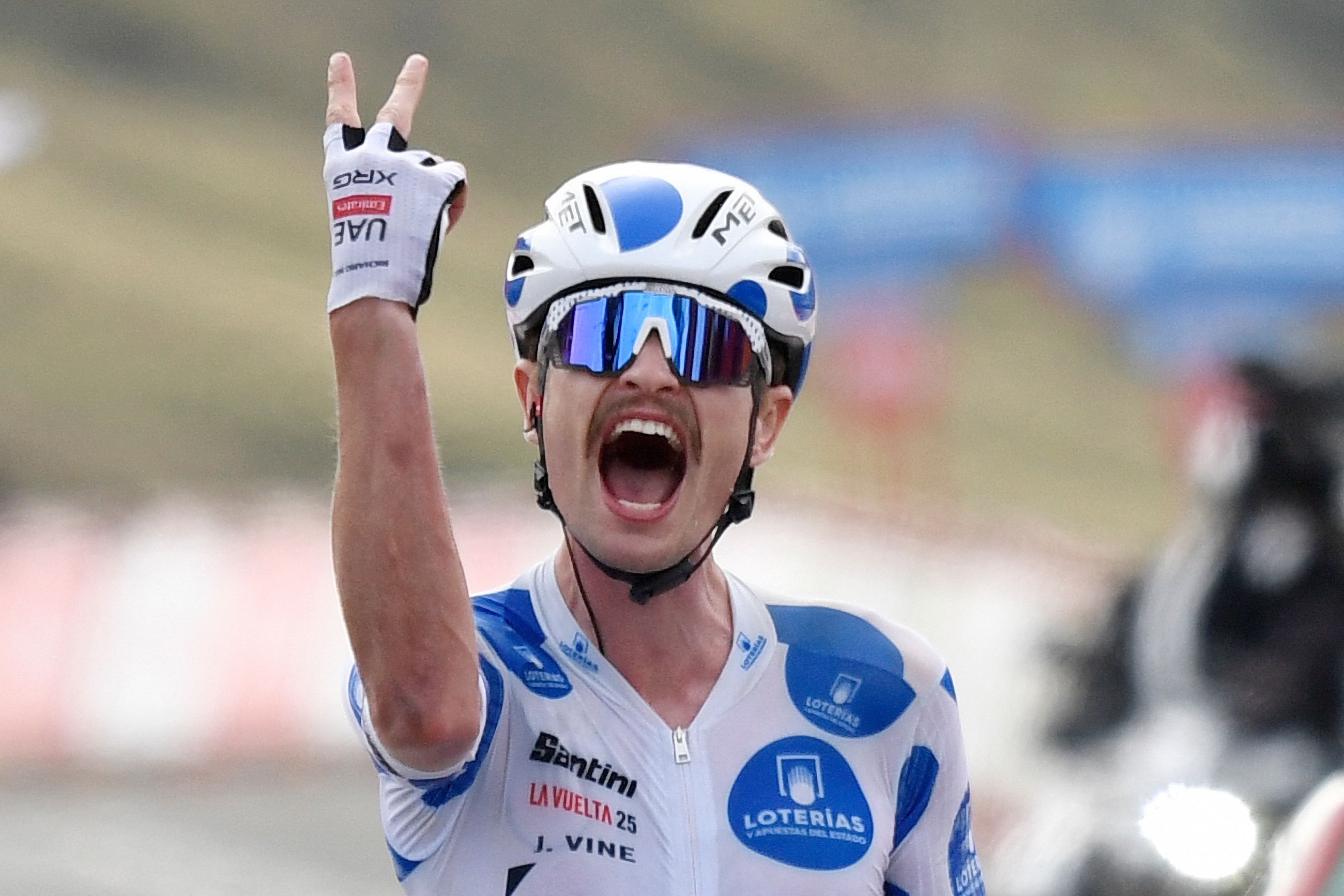 Vine climbs to victory on Vuelta stage 10, Vingegaard retakes red jersey