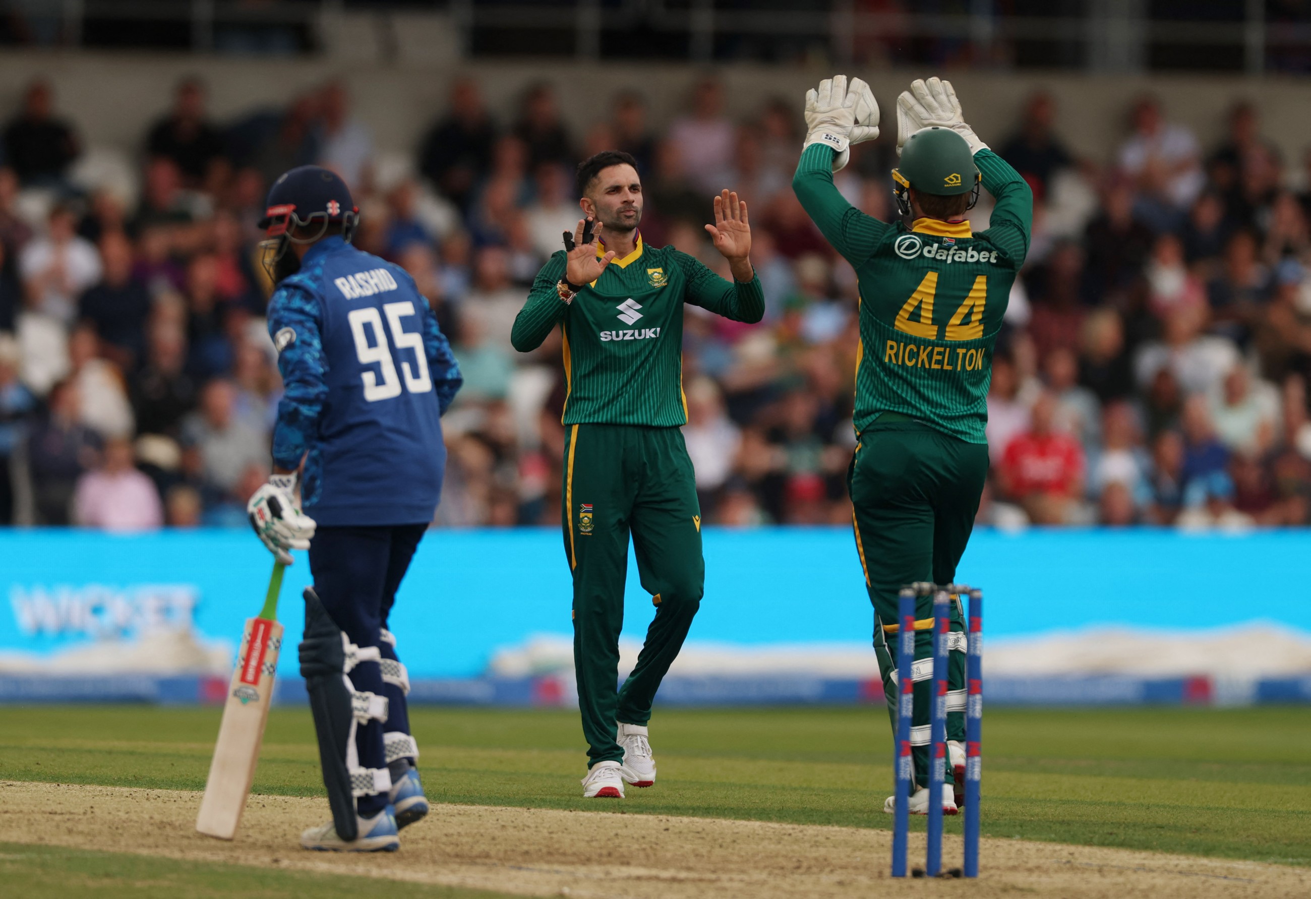 South Africa&rsquo;s Maharaj and Markram  punish England in seven-wicket win